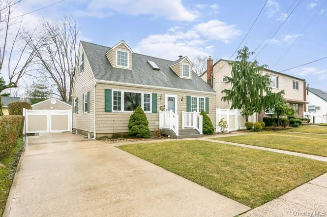 250 N Rutherford Avenue, Massapequa, NY 11758