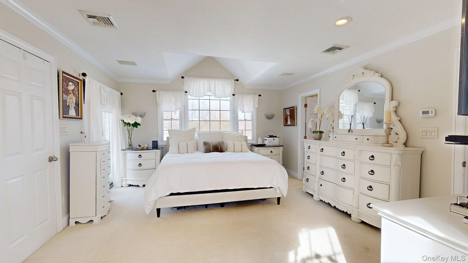 6 Bea Street, Lake Grove, NY 11755