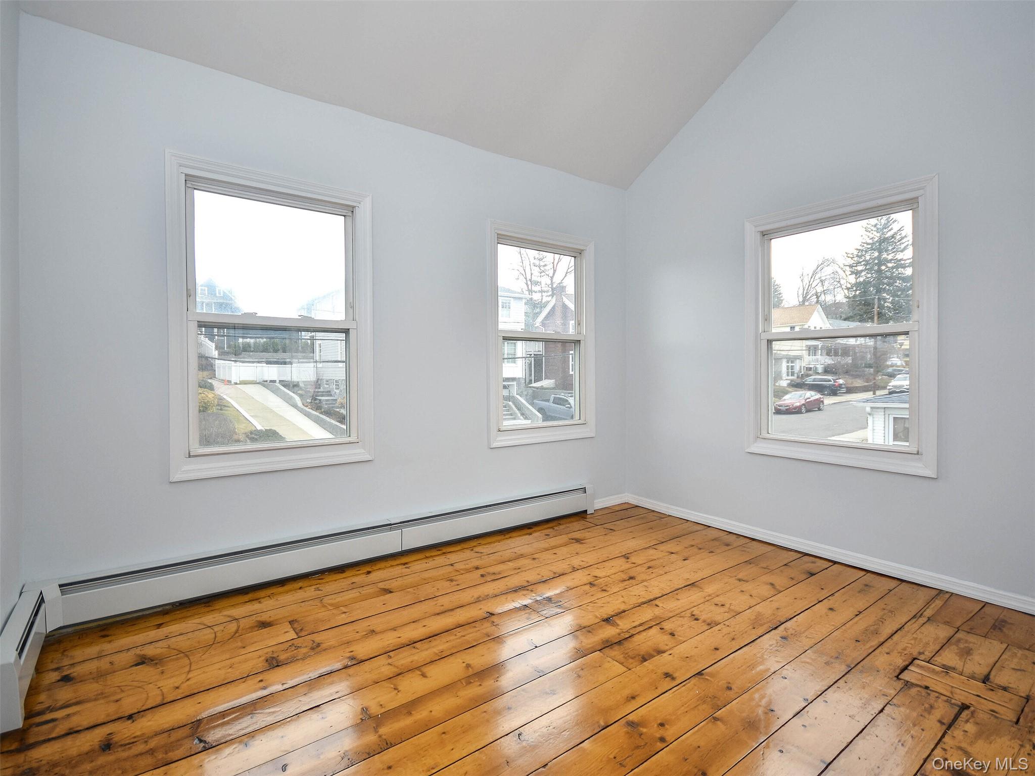 12 2nd Avenue, Port Washington, NY 11050