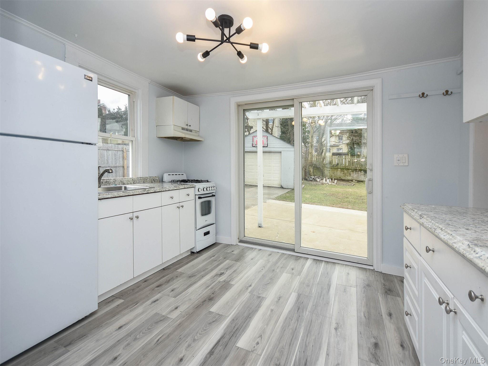 12 2nd Avenue, Port Washington, NY 11050