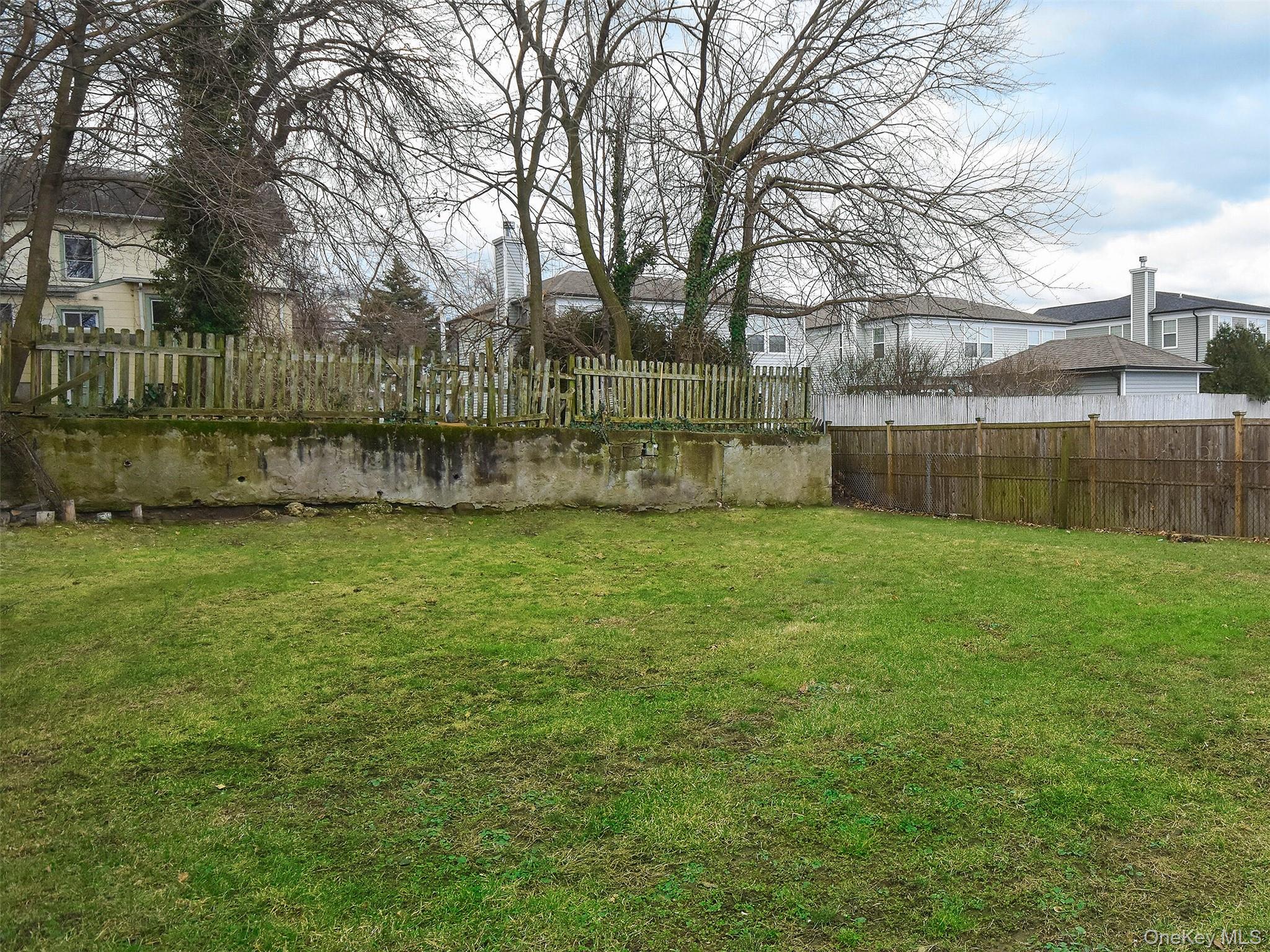 12 2nd Avenue, Port Washington, NY 11050