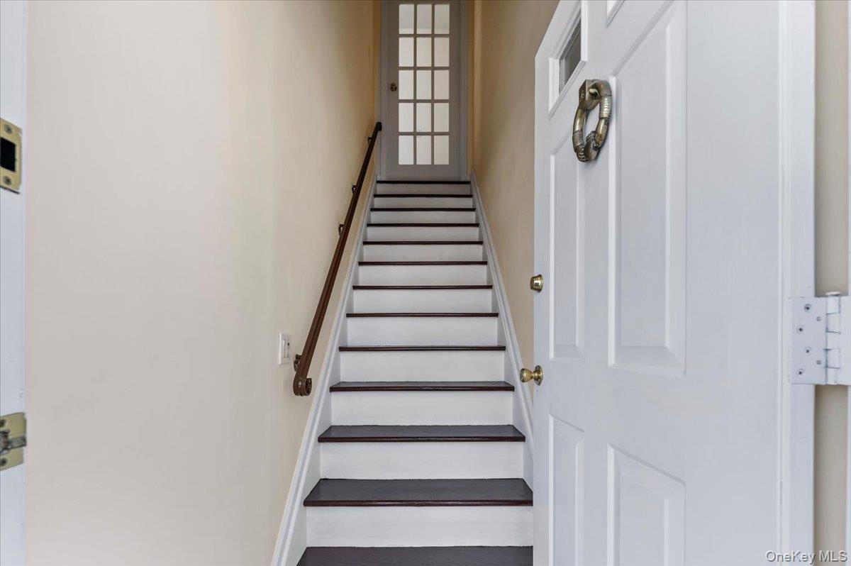 20 Alex Lane # 2, Glen Cove, NY 11542