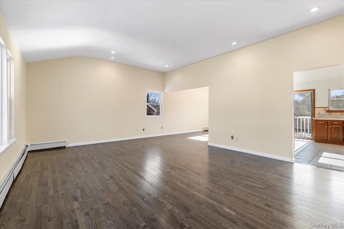 20 Alex Lane # 2, Glen Cove, NY 11542