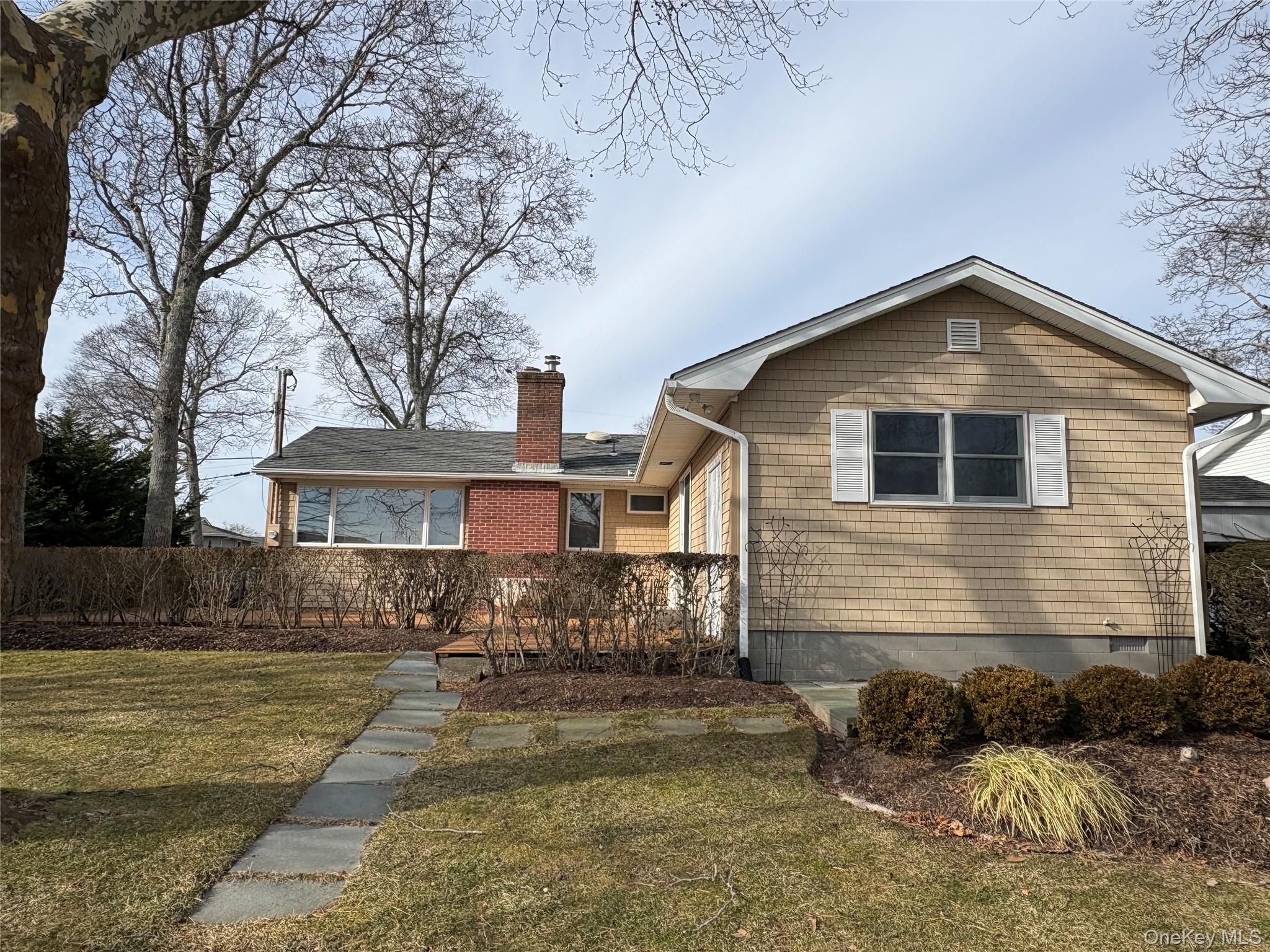 17 Whiting Road, East Quogue, NY 11942