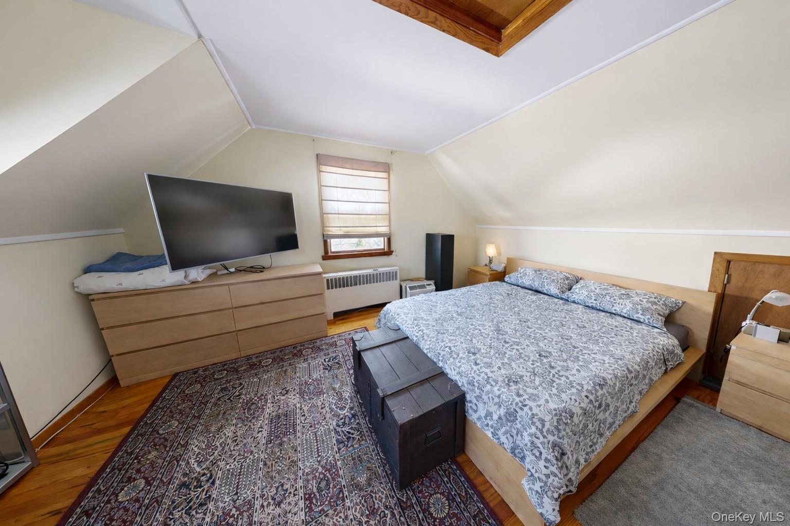 1762 Broadway, New Hyde Park, NY 11040