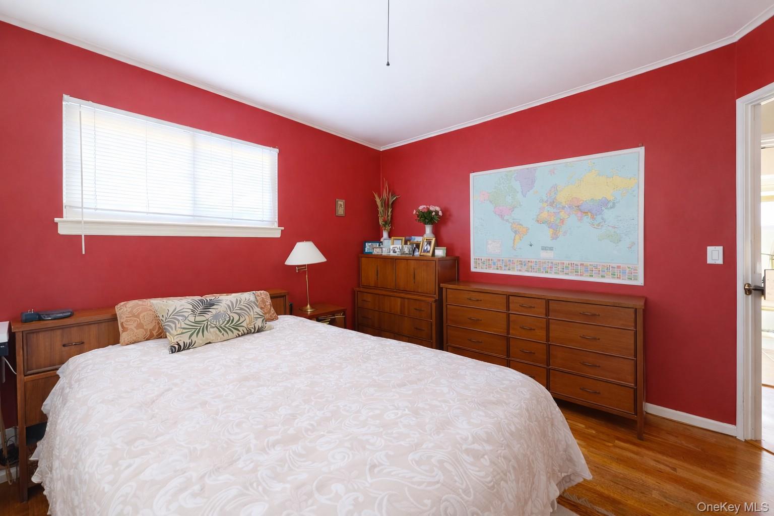 1762 Broadway, New Hyde Park, NY 11040