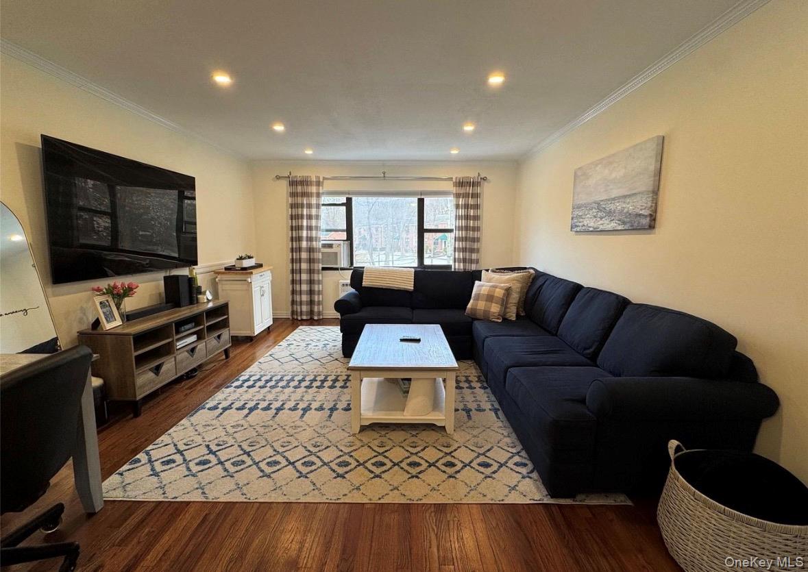 313 Main Street # B, Roslyn, NY 11576