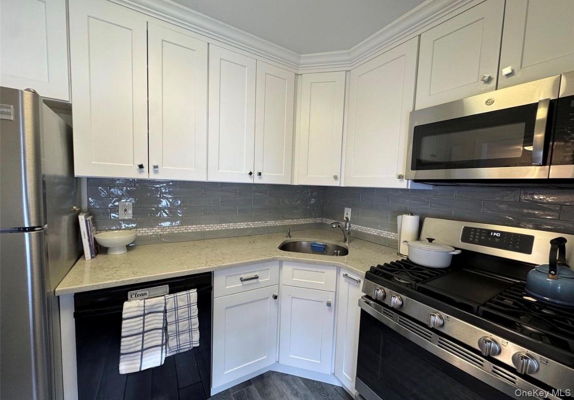 313 Main Street # B, Roslyn, NY 11576