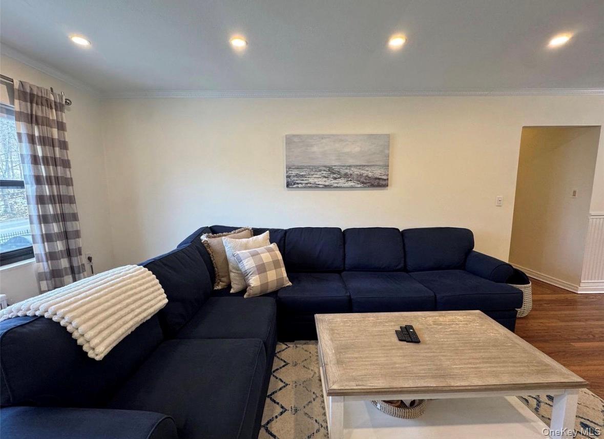 313 Main Street # B, Roslyn, NY 11576