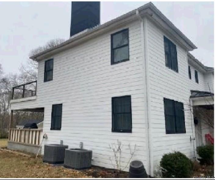 67 Squiretown Road, Hampton Bays, NY 11946