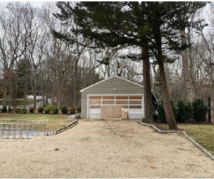 67 Squiretown Road, Hampton Bays, NY 11946