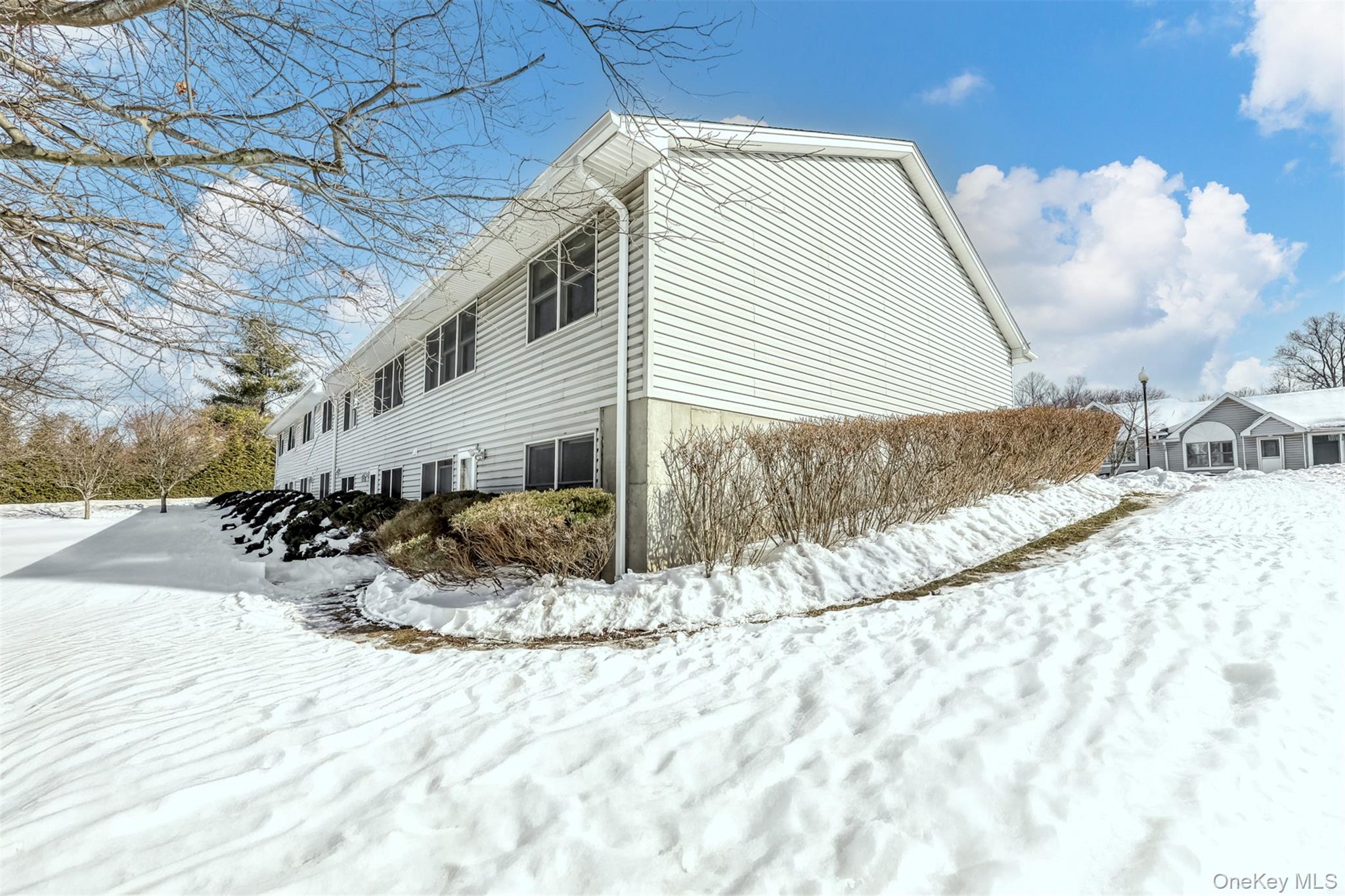 8 Windsor Circle, New City, NY 10956