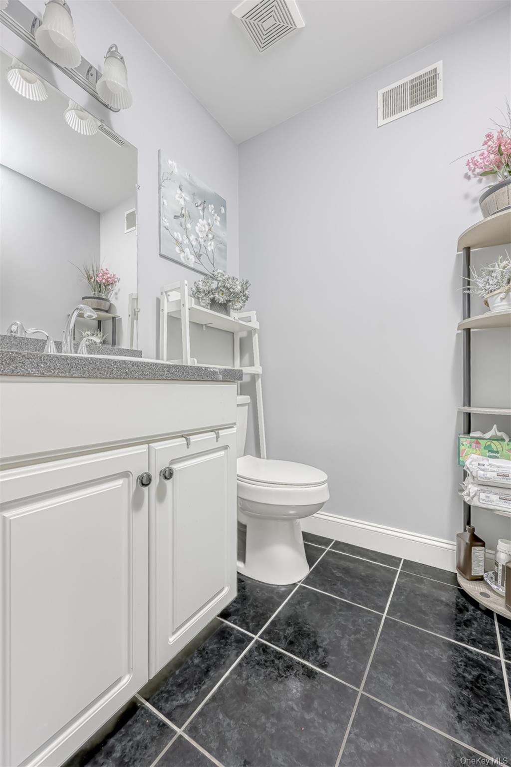 8 Windsor Circle, New City, NY 10956