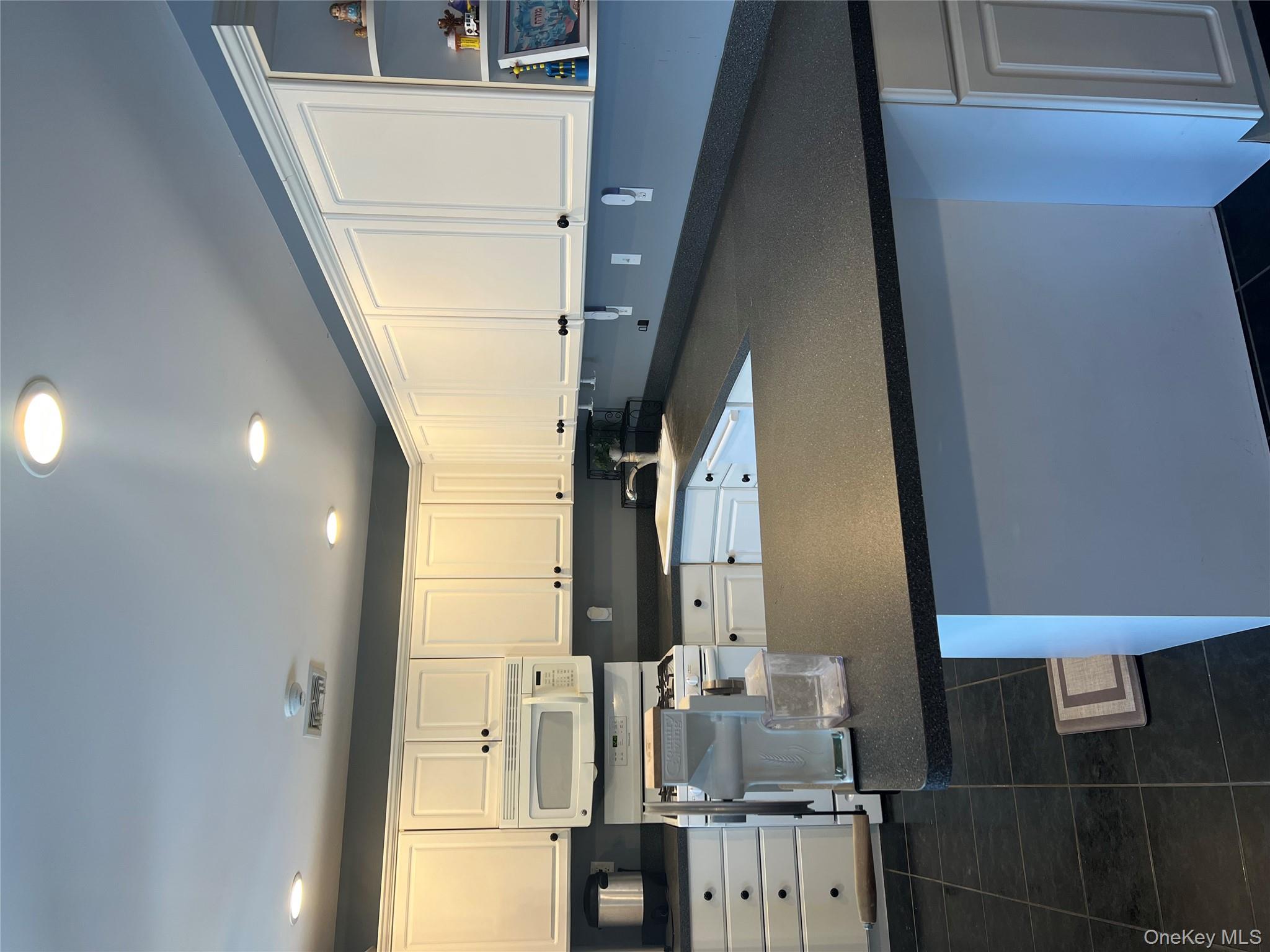 8 Windsor Circle, New City, NY 10956