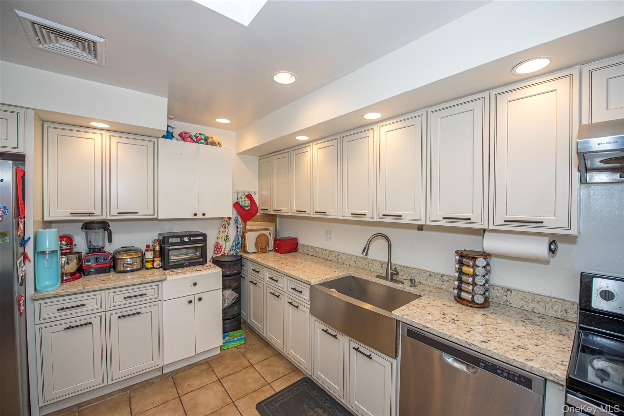 36 Middle Lane, Jericho, NY 11753