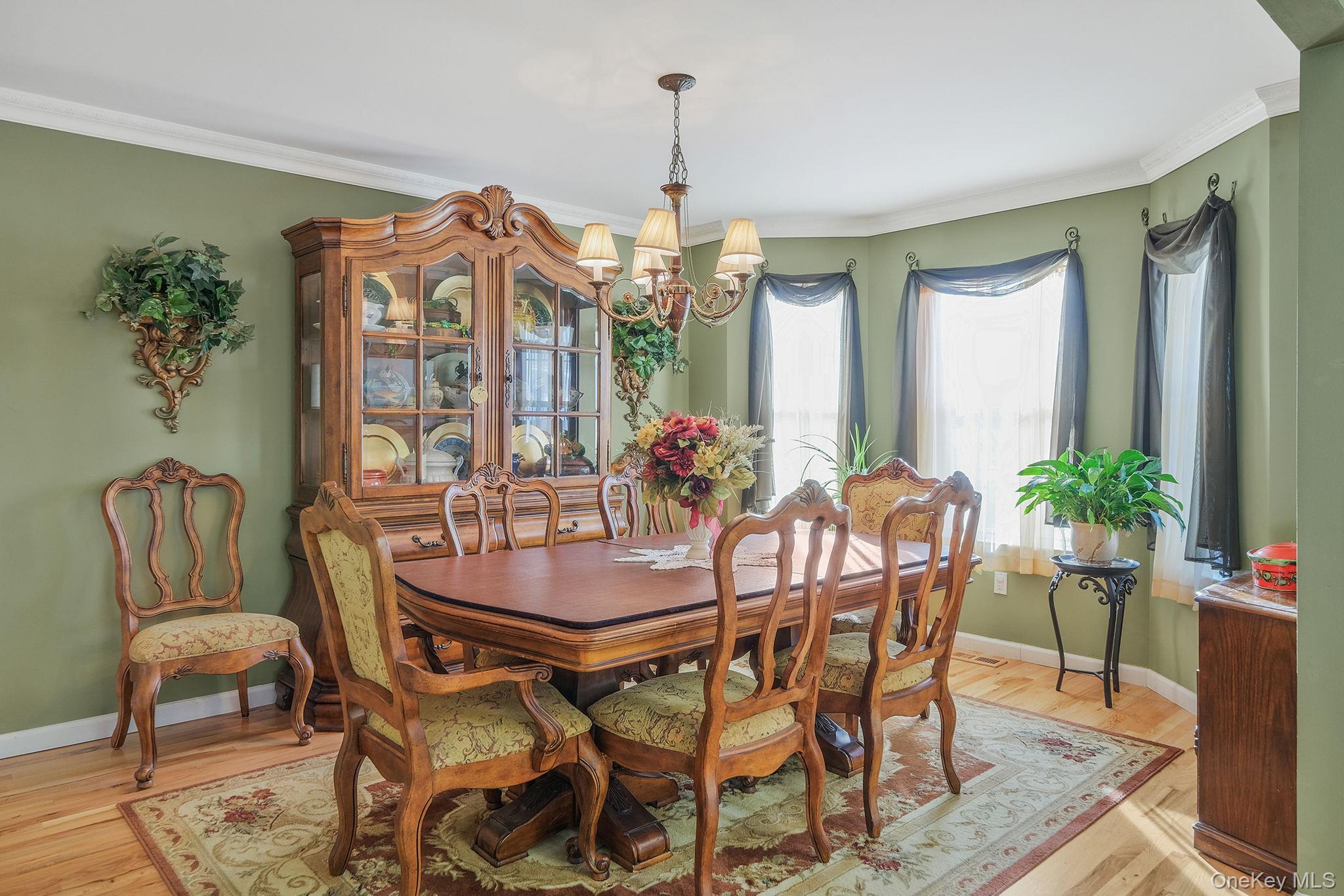 5 Old Neck Court, Manorville, NY 11949