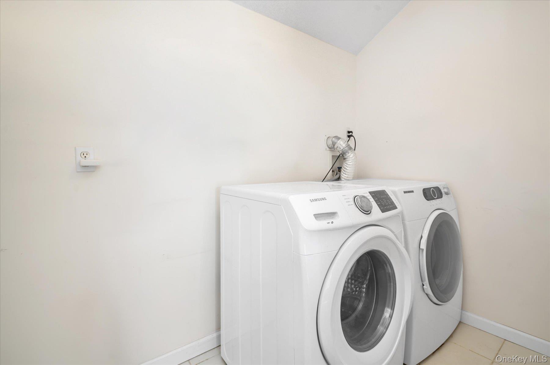 14 Donna Place, East Islip, NY 11730