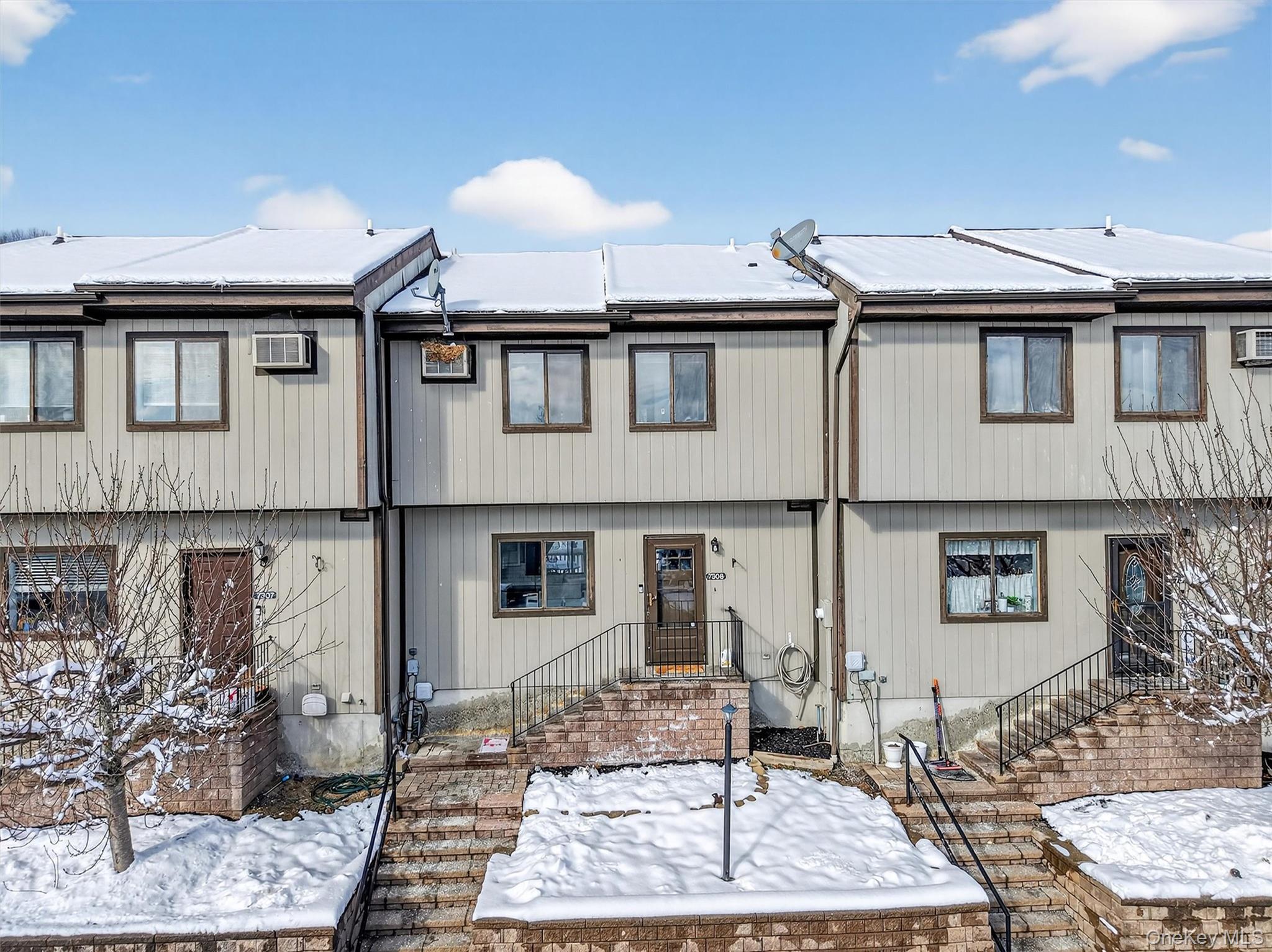 7308 Chelsea Cove N, Hopewell Junction, NY 12533