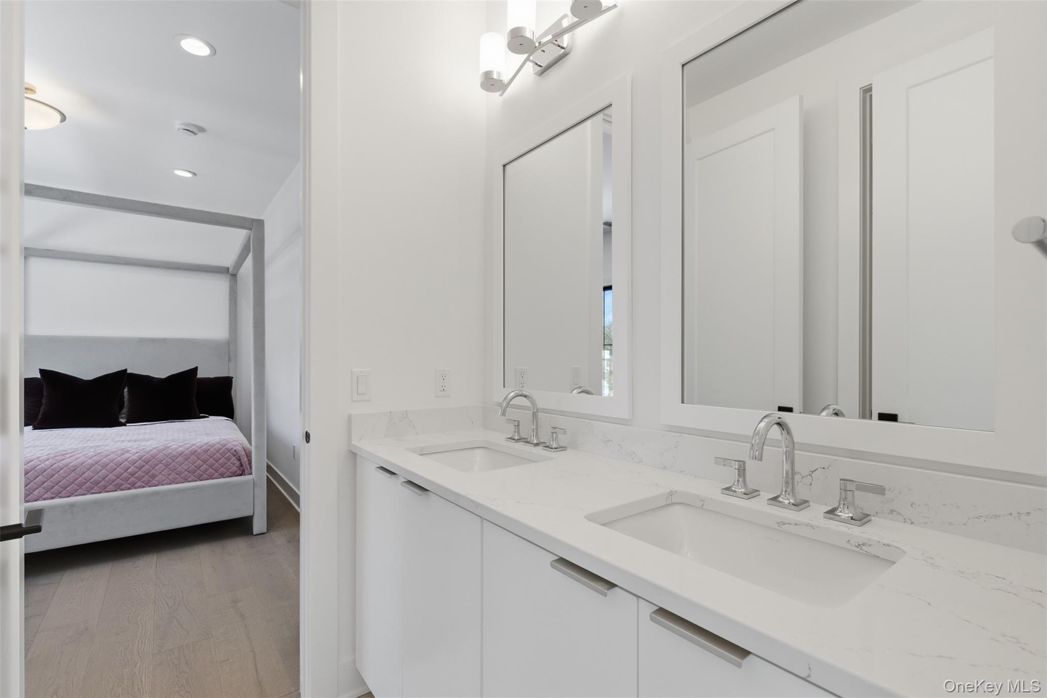 9 Sequoia Circle, Manhasset, NY 11030