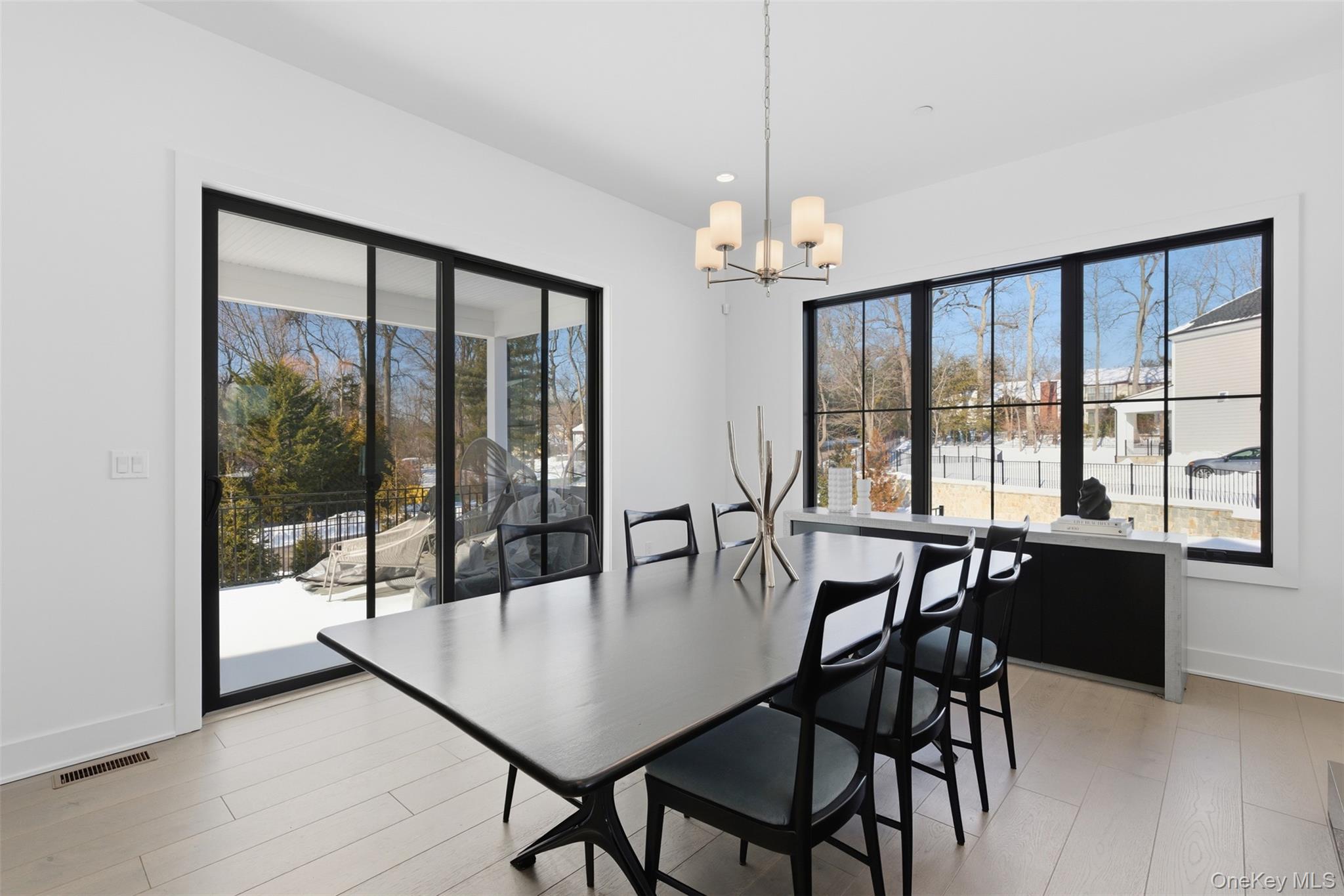 9 Sequoia Circle, Manhasset, NY 11030