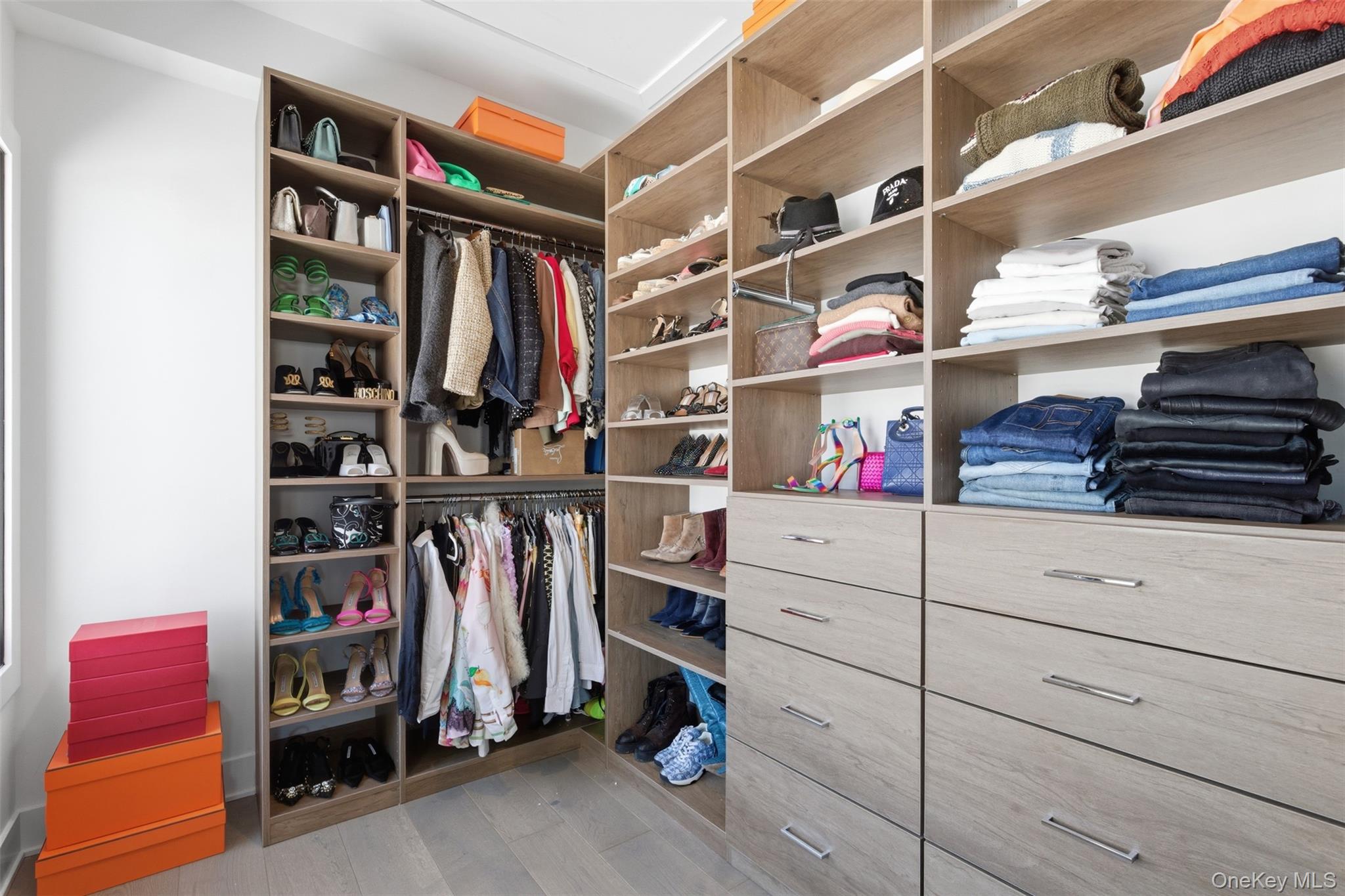 9 Sequoia Circle, Manhasset, NY 11030