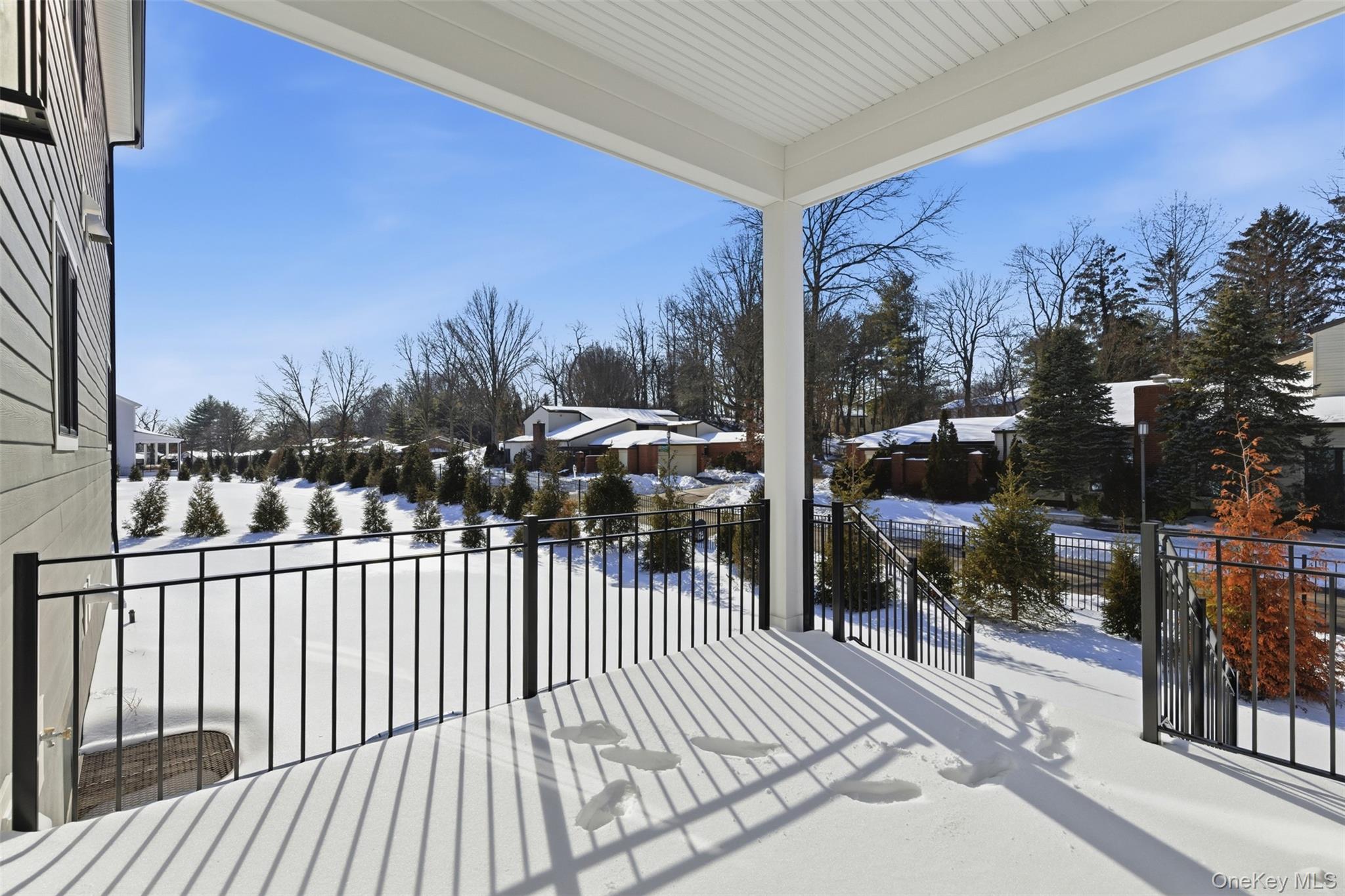 9 Sequoia Circle, Manhasset, NY 11030