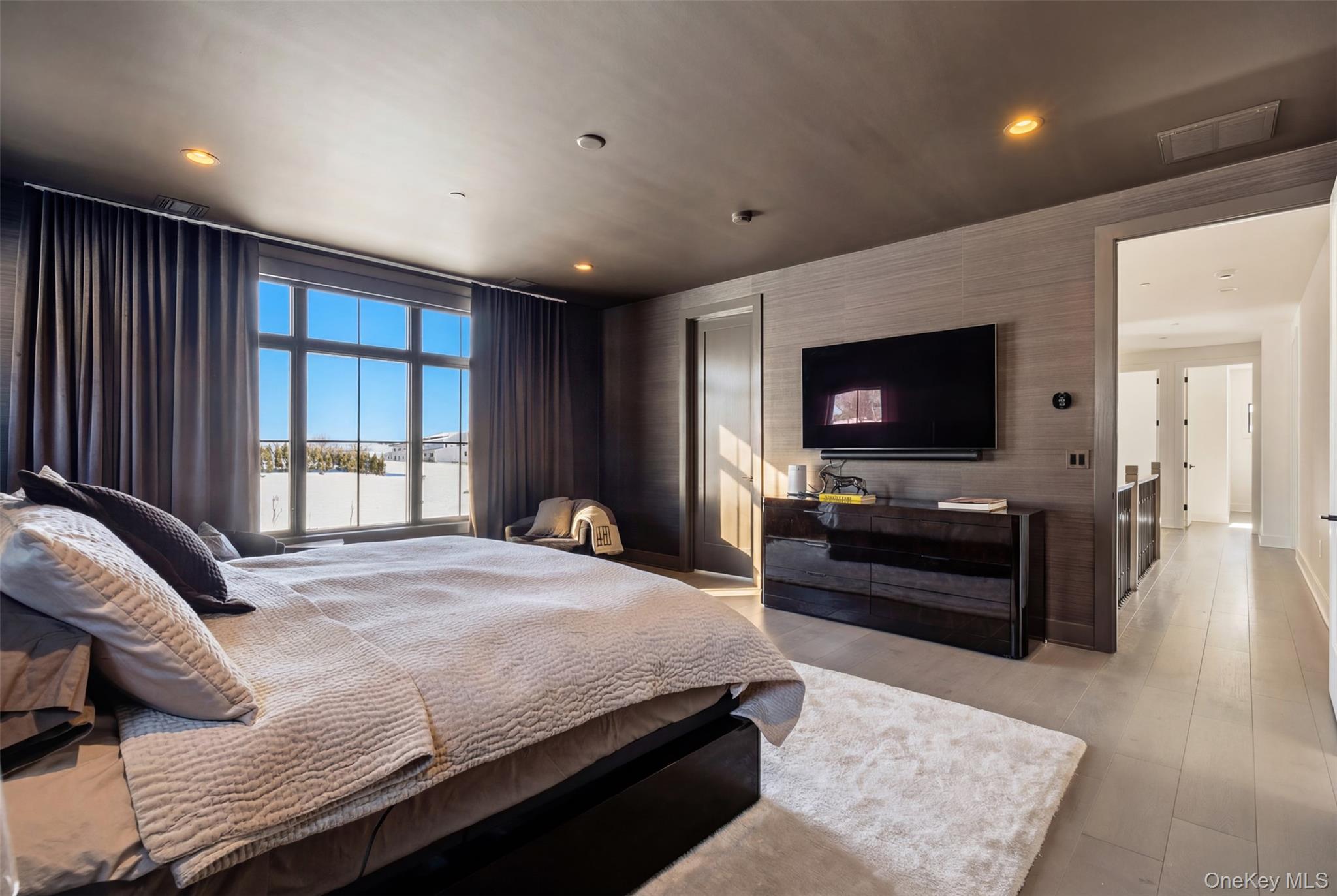 9 Sequoia Circle, Manhasset, NY 11030