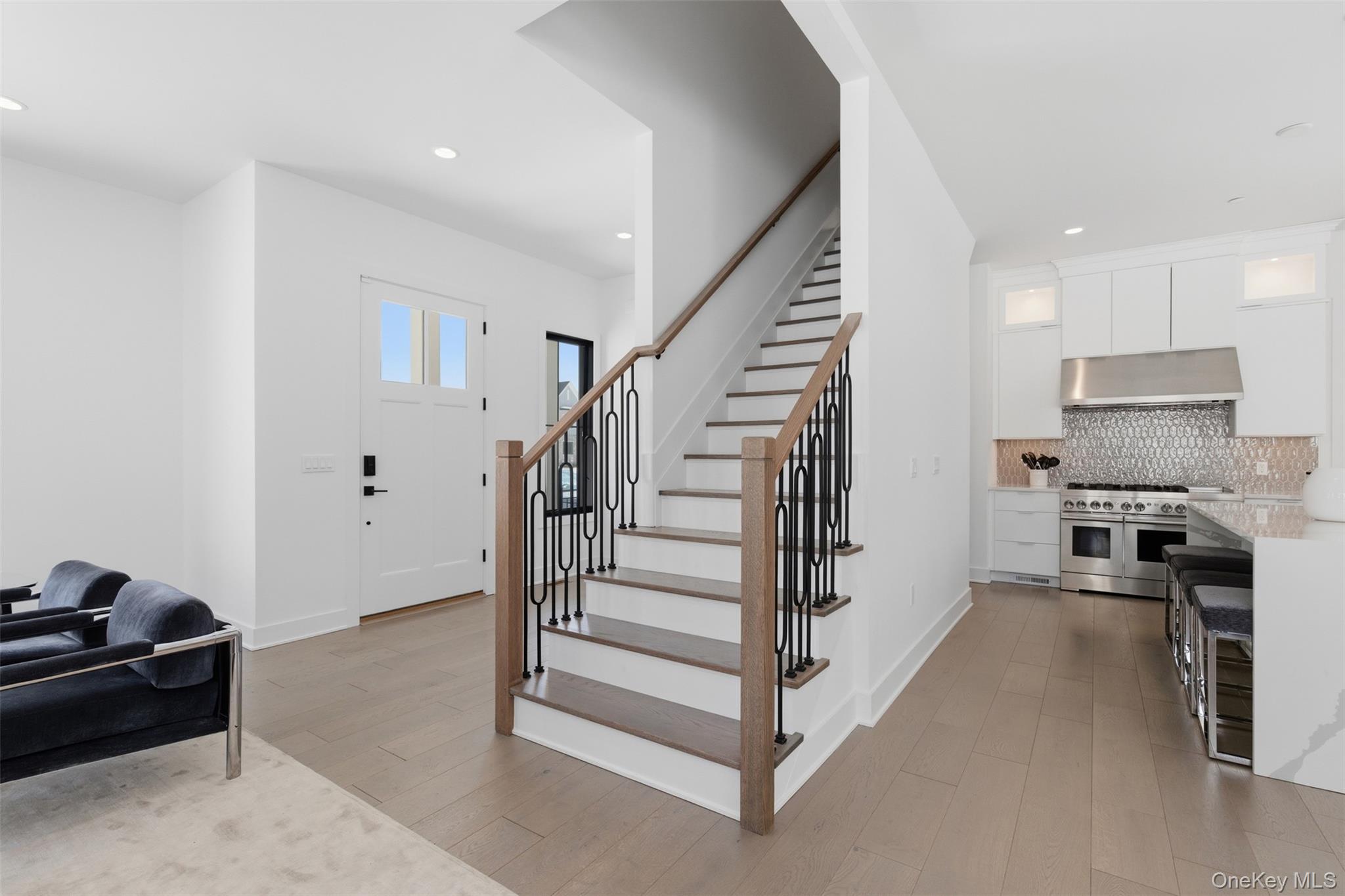 9 Sequoia Circle, Manhasset, NY 11030