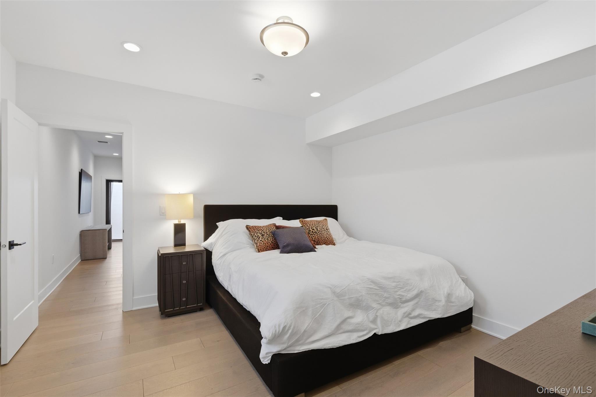 9 Sequoia Circle, Manhasset, NY 11030