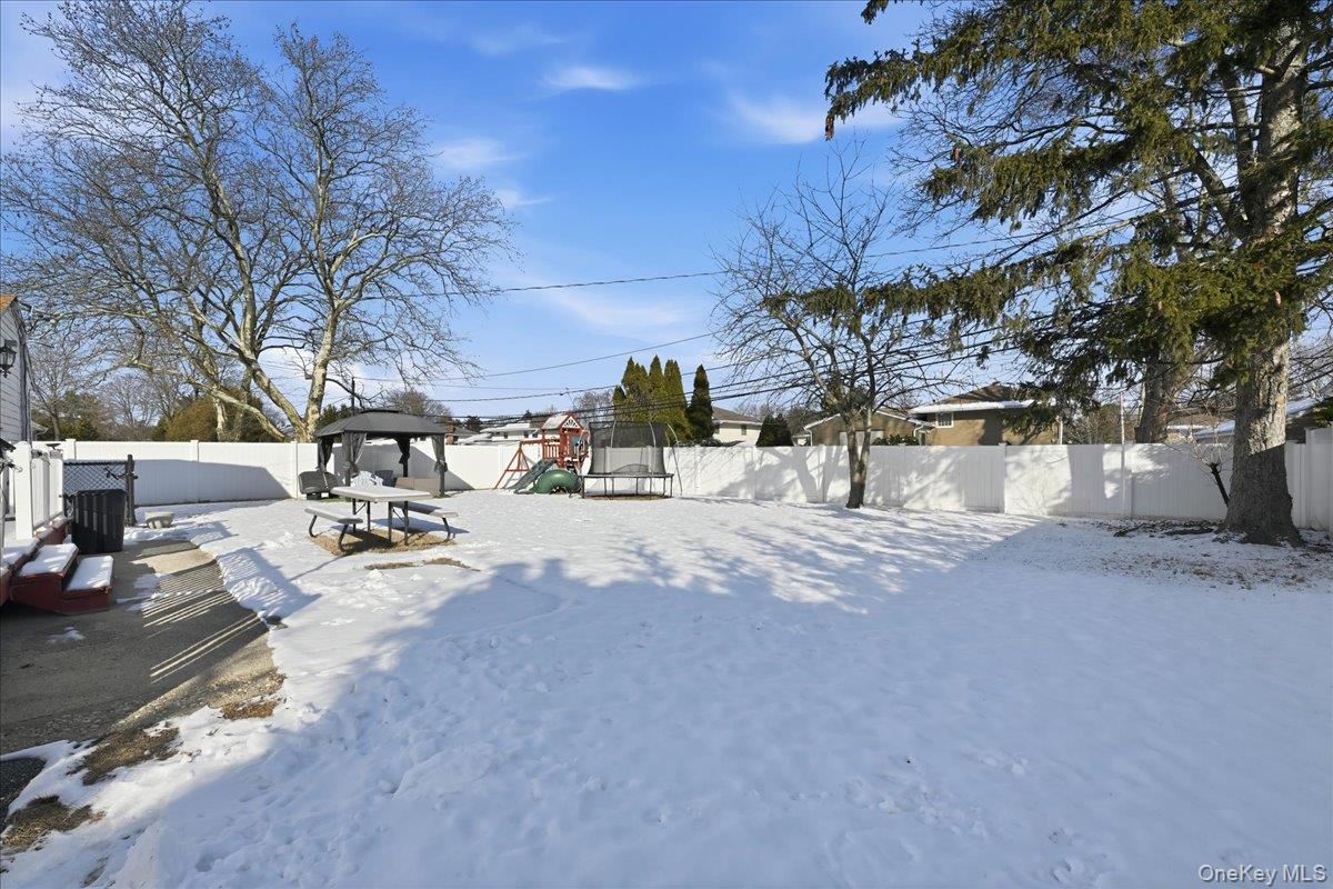 5 Plum Tree Lane, Commack, NY 11725