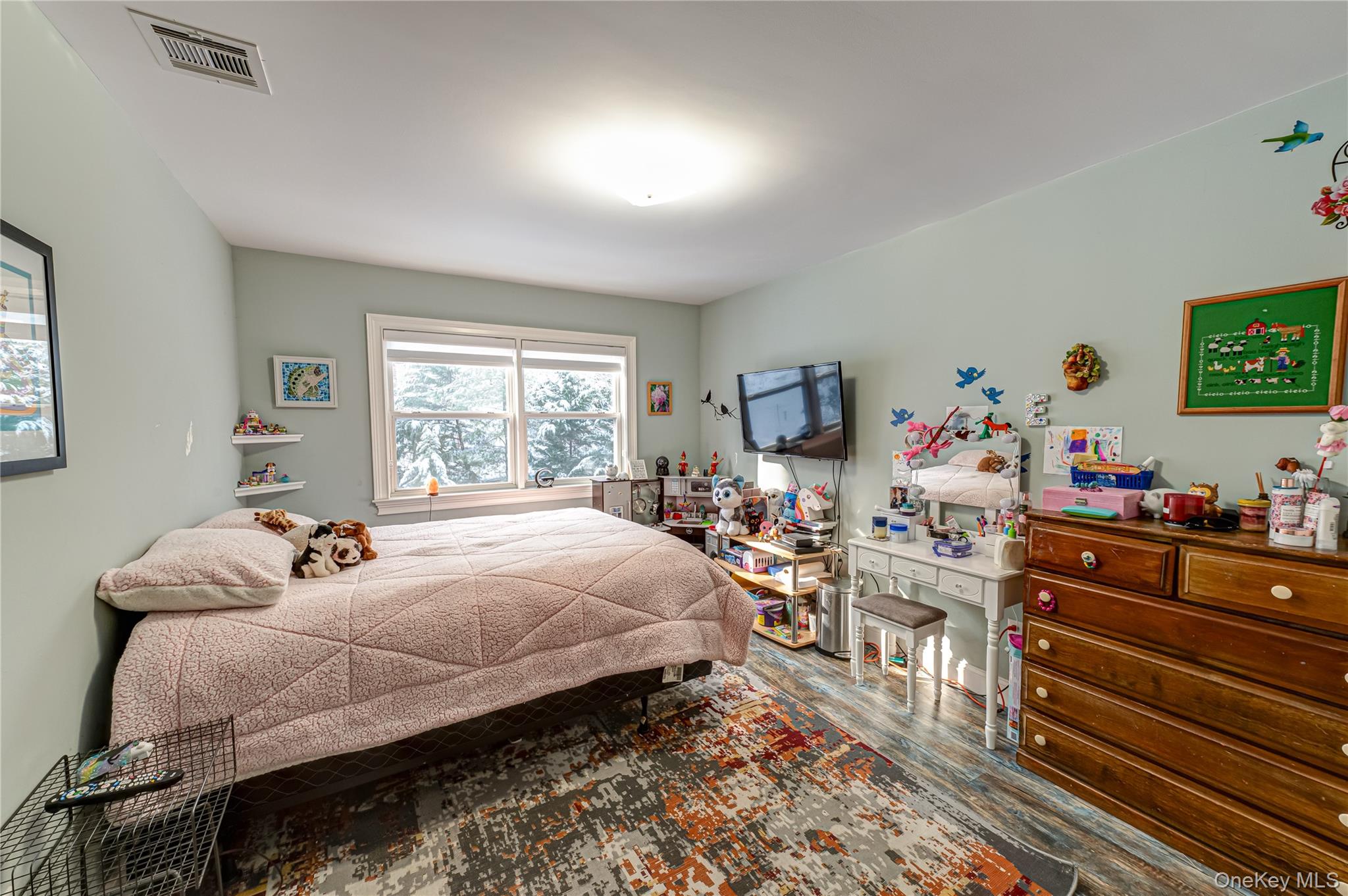 6 Sandy Hollow Road, Centerport, NY 11721