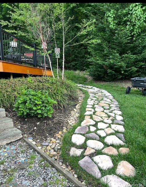 6 Sandy Hollow Road, Centerport, NY 11721