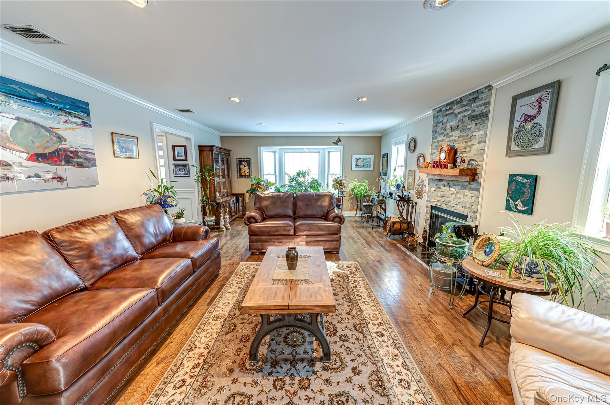 6 Sandy Hollow Road, Centerport, NY 11721