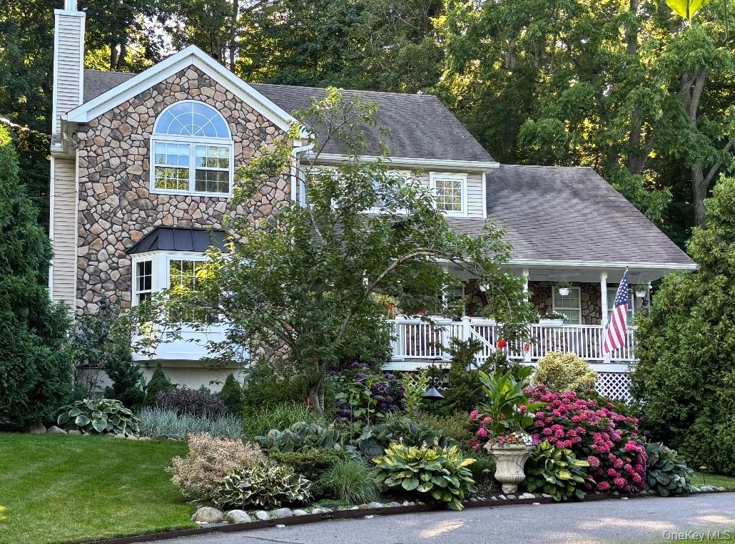 6 Sandy Hollow Road, Centerport, NY 11721