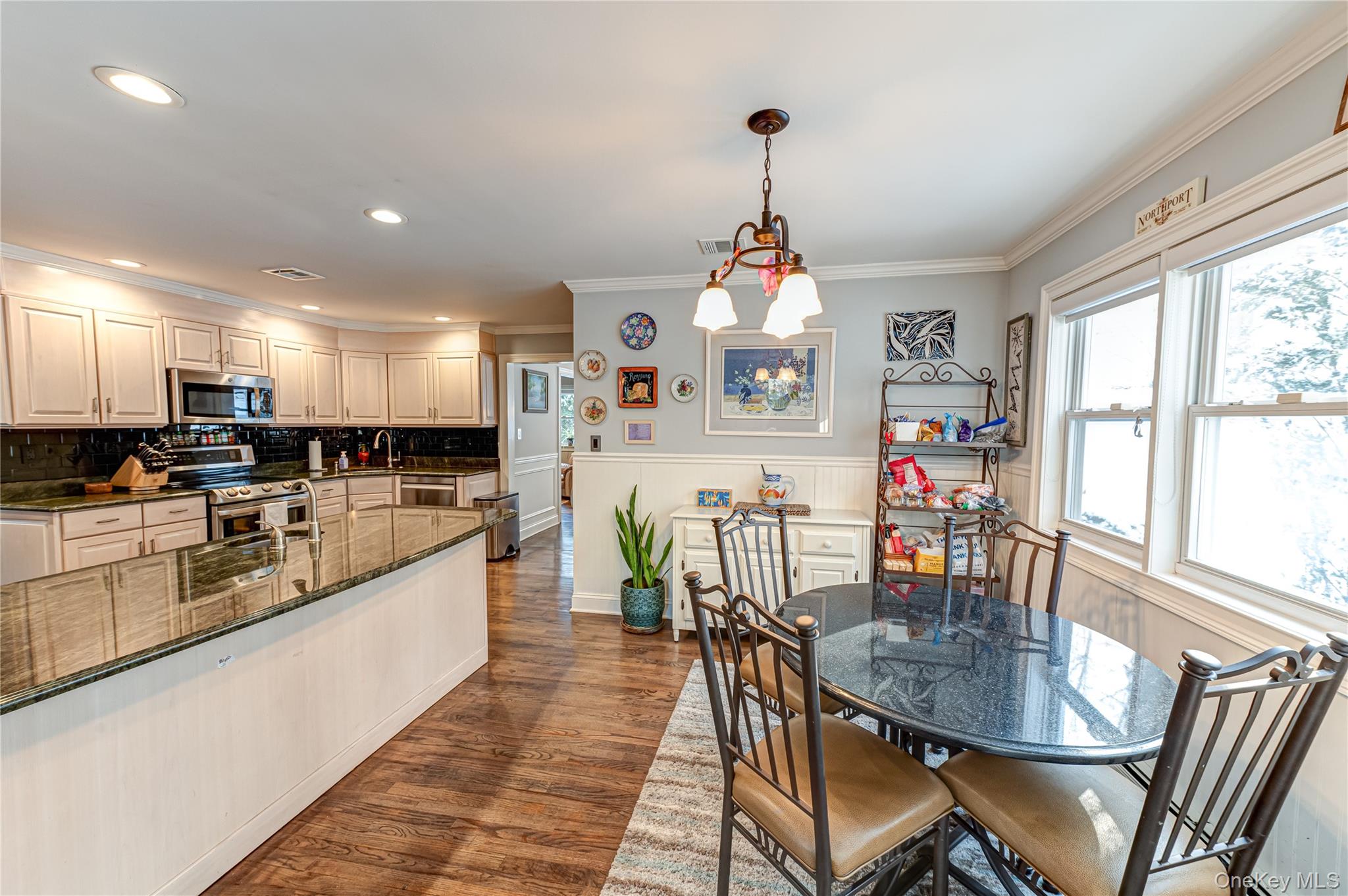 6 Sandy Hollow Road, Centerport, NY 11721