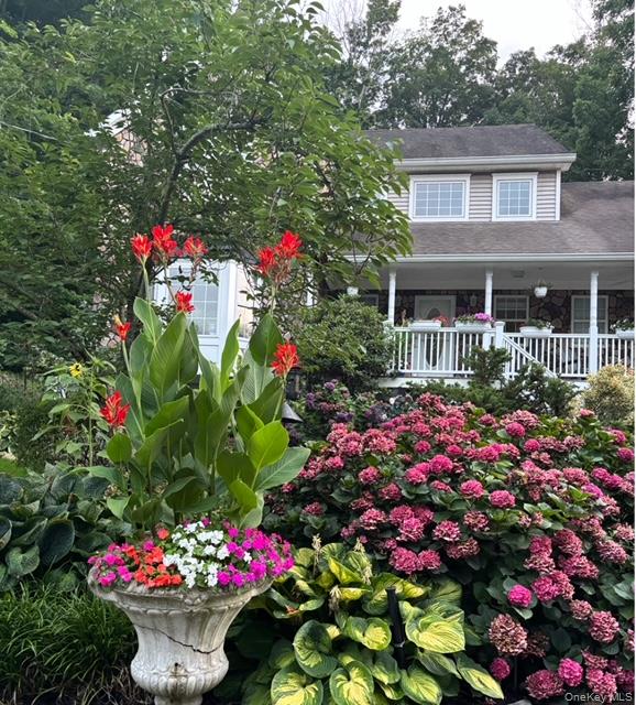 6 Sandy Hollow Road, Centerport, NY 11721