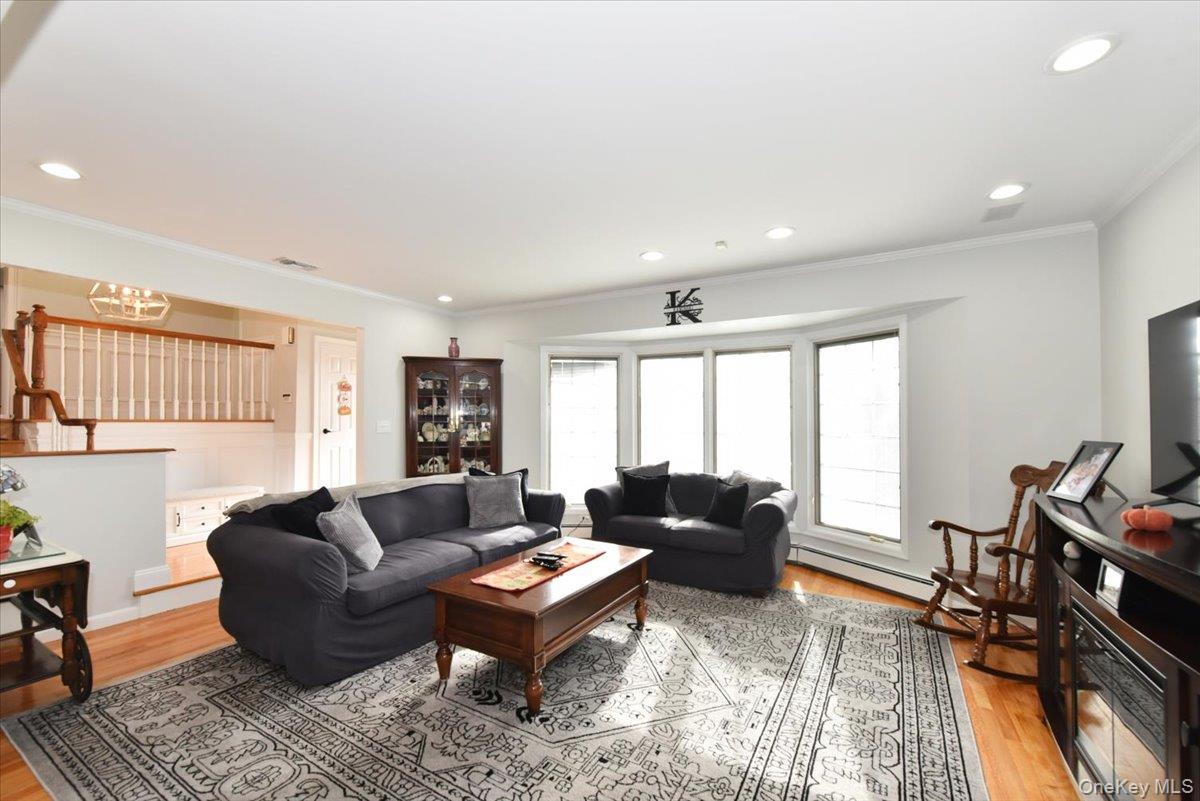 72 Narwood Road, Massapequa, NY 11758