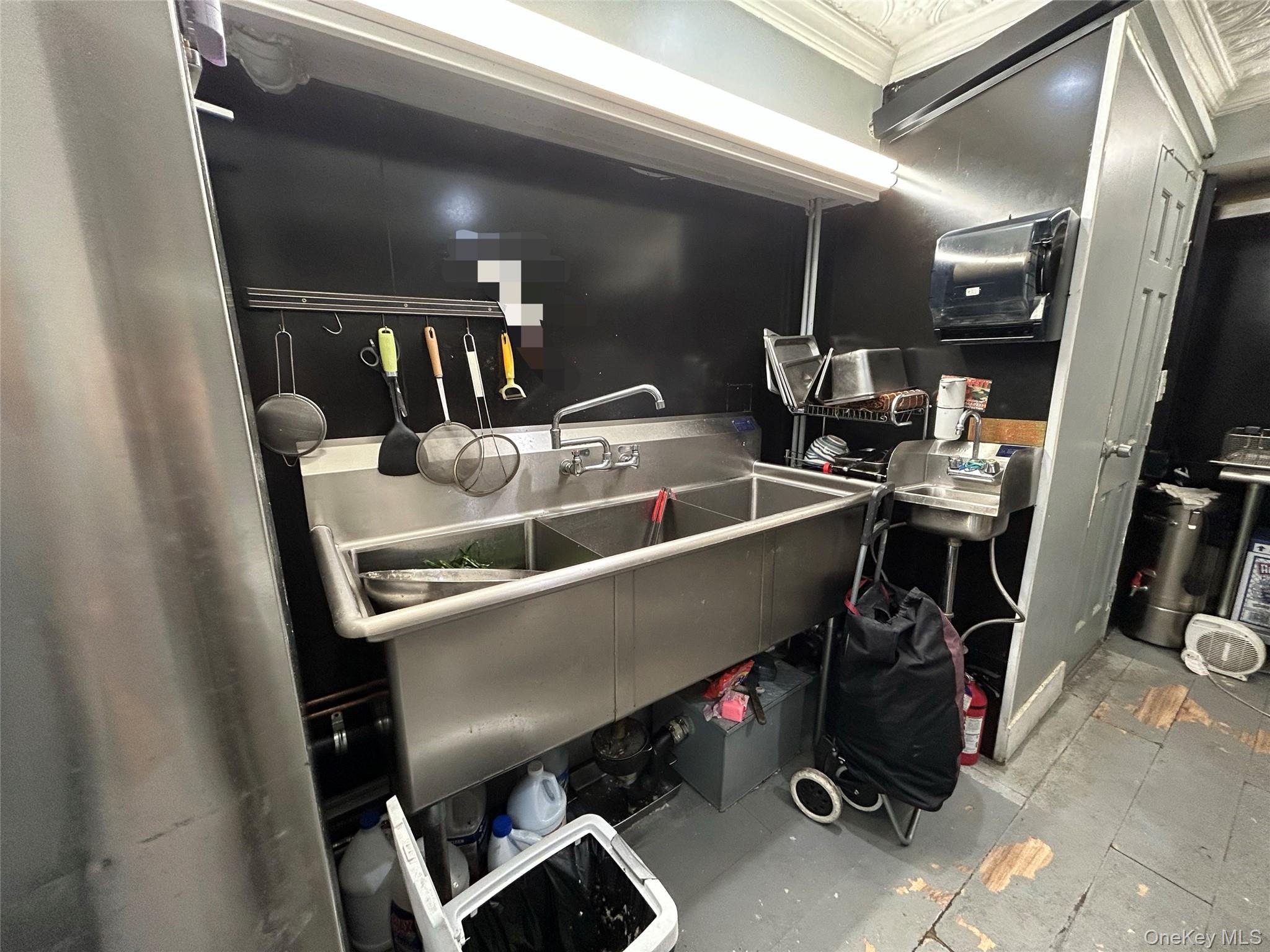 18-33 College Point Blvd, College Point, NY 11356