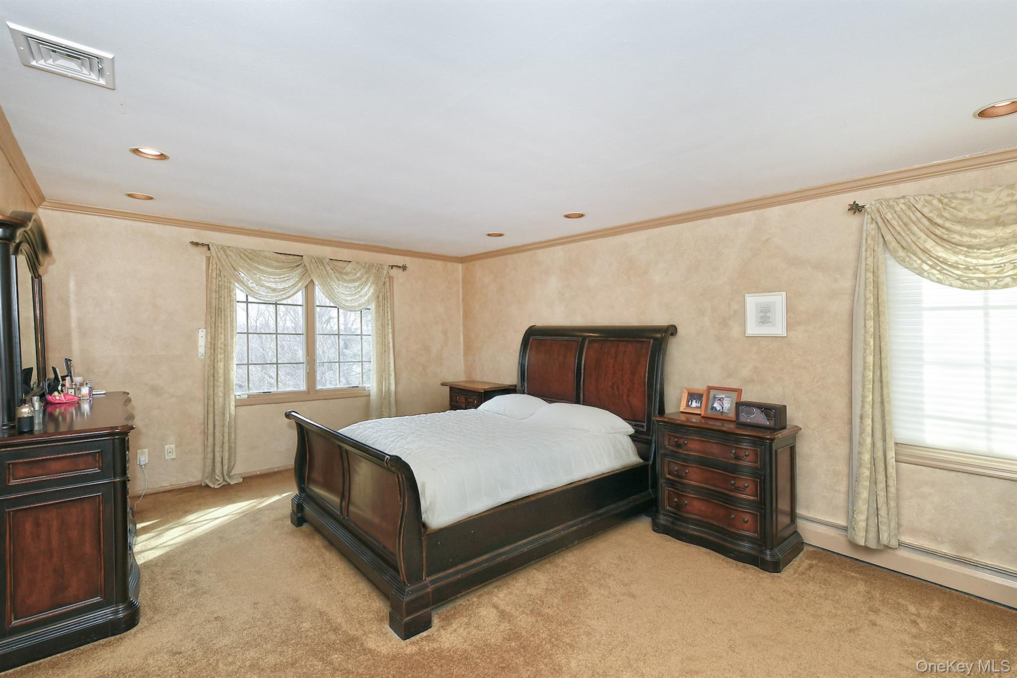 17 Susan Lane, Dix Hills, NY 11746