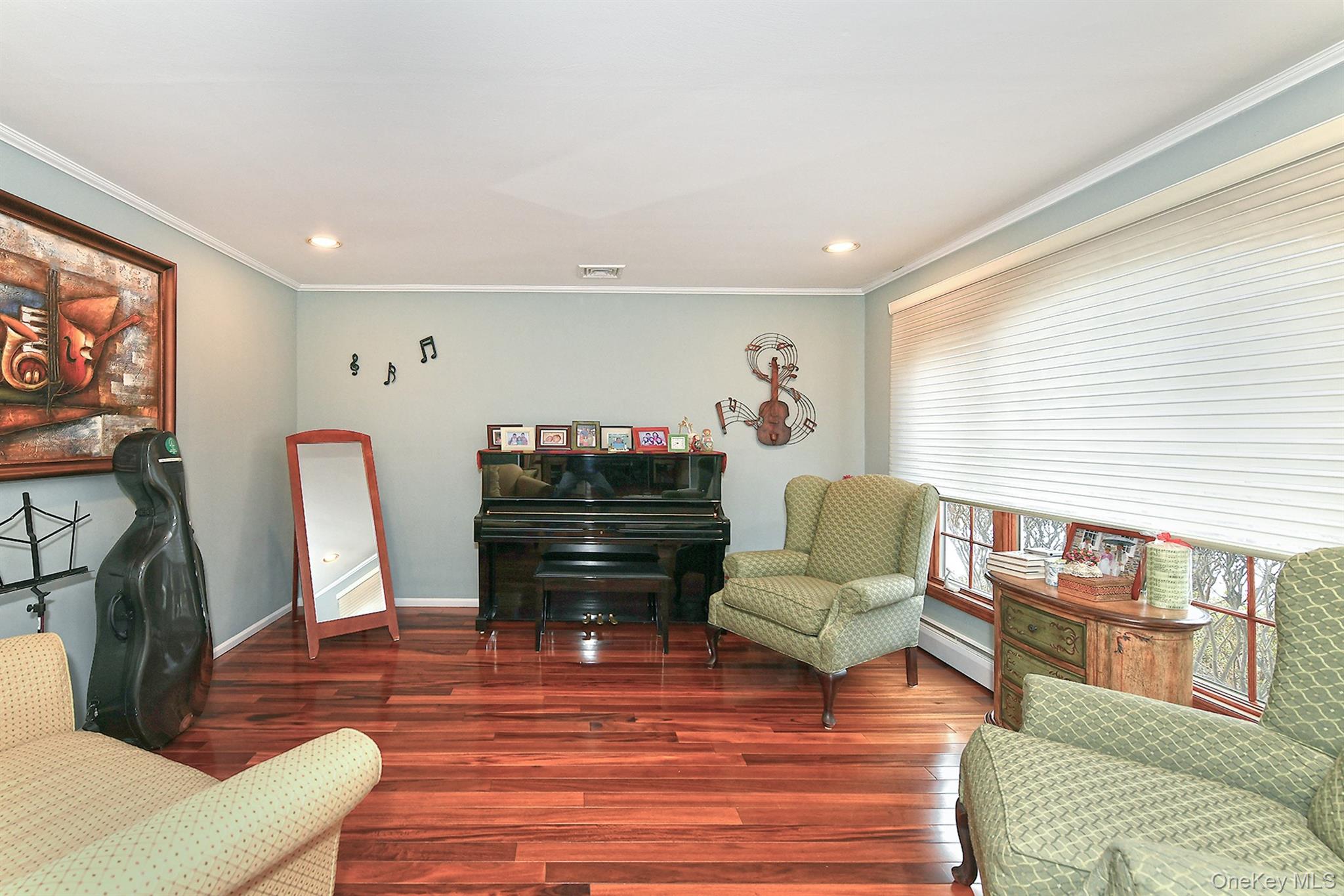 17 Susan Lane, Dix Hills, NY 11746