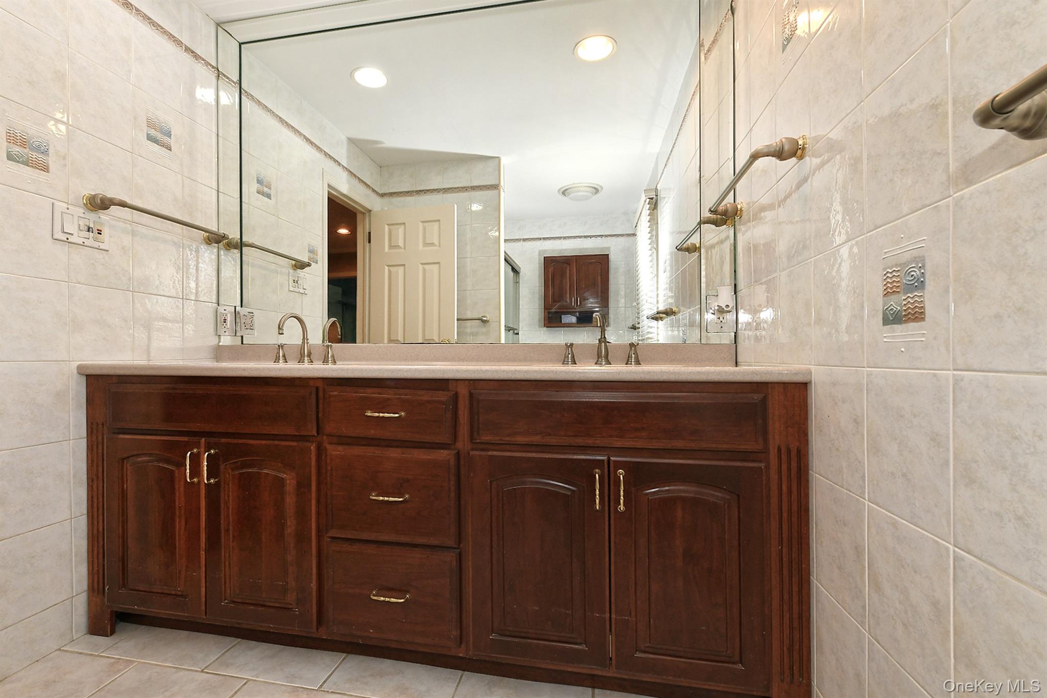 17 Susan Lane, Dix Hills, NY 11746