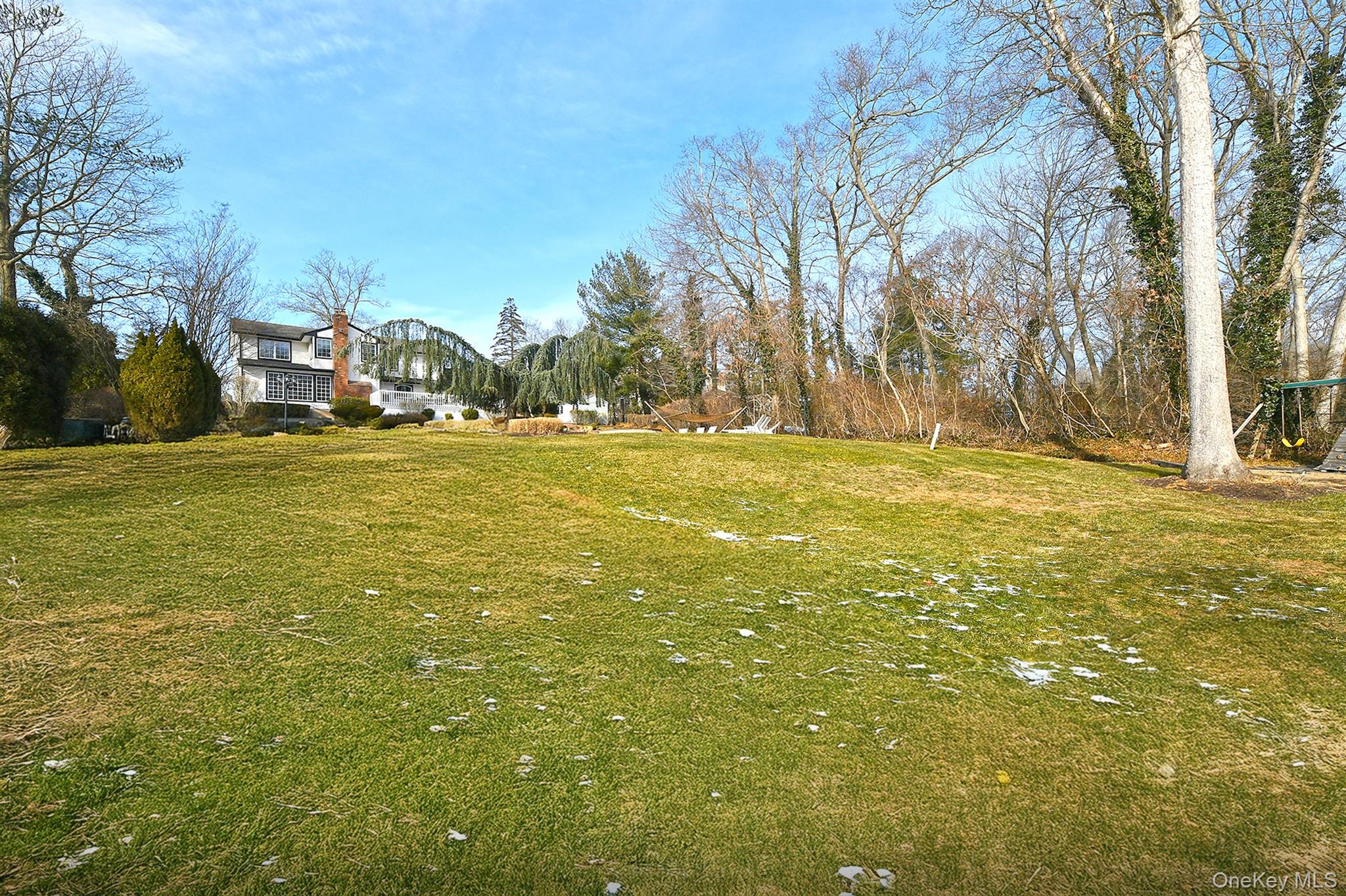 17 Susan Lane, Dix Hills, NY 11746