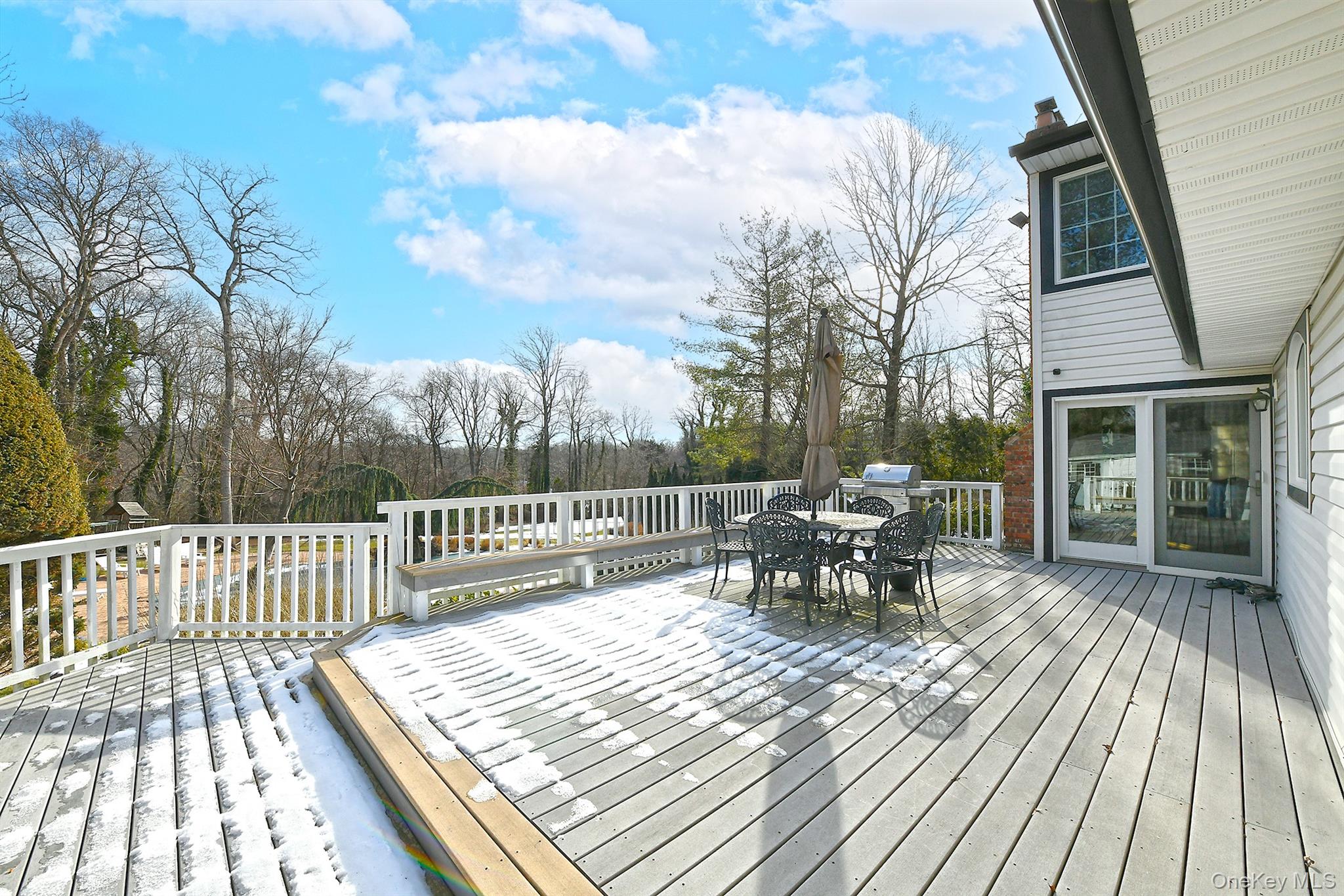 17 Susan Lane, Dix Hills, NY 11746