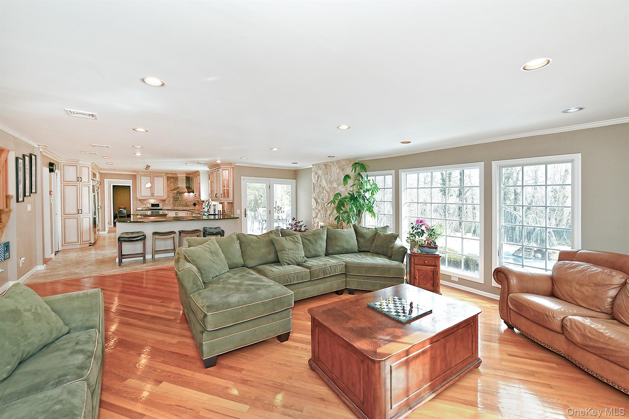 17 Susan Lane, Dix Hills, NY 11746