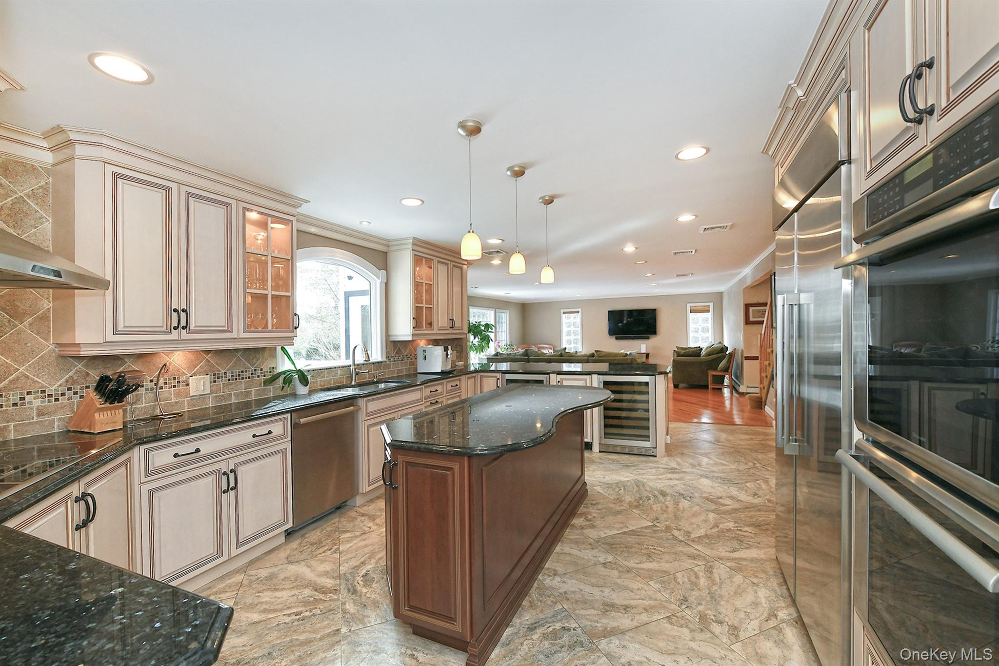 17 Susan Lane, Dix Hills, NY 11746