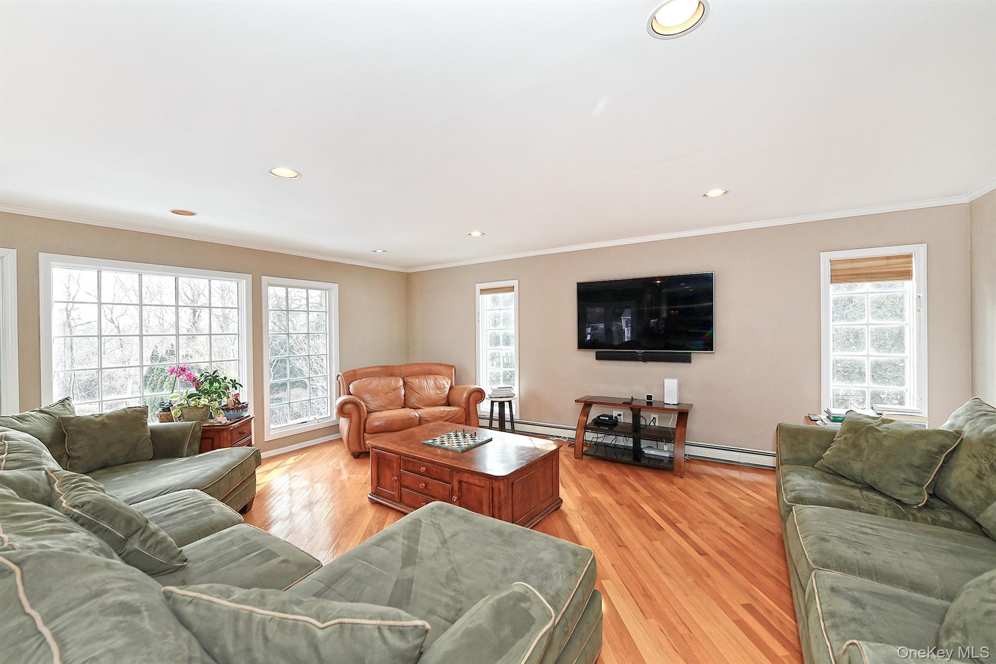 17 Susan Lane, Dix Hills, NY 11746