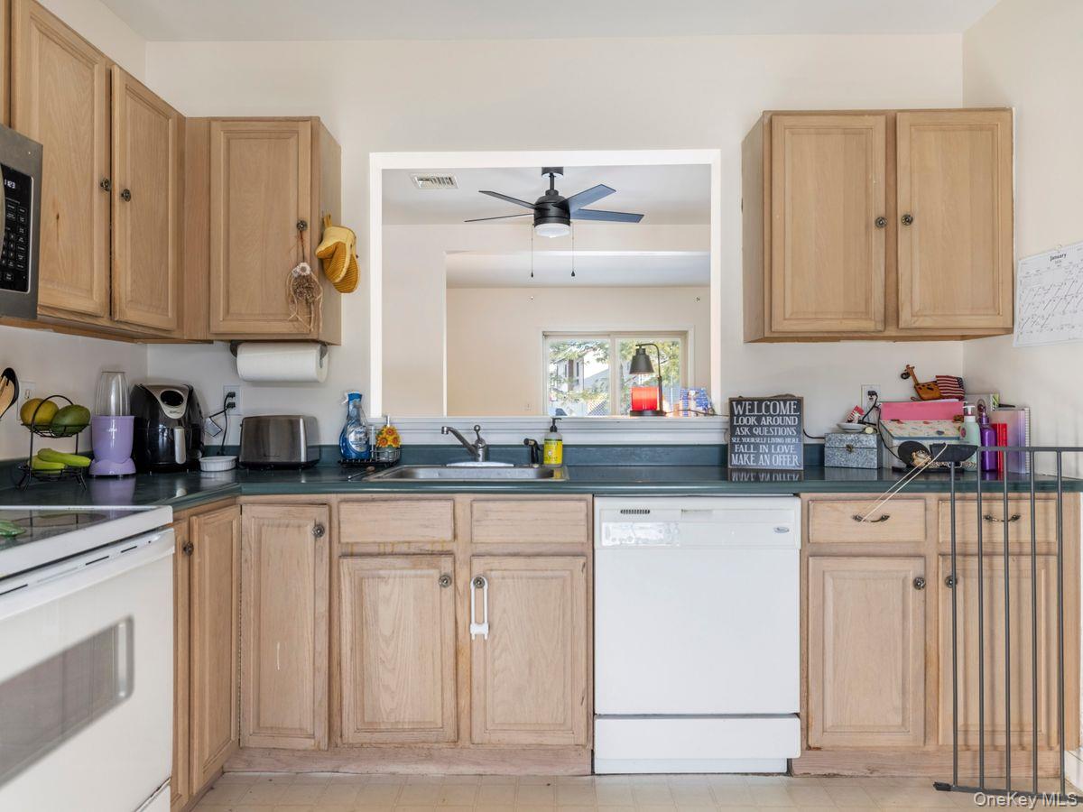 15 Troy Lane, Highland, NY 12528