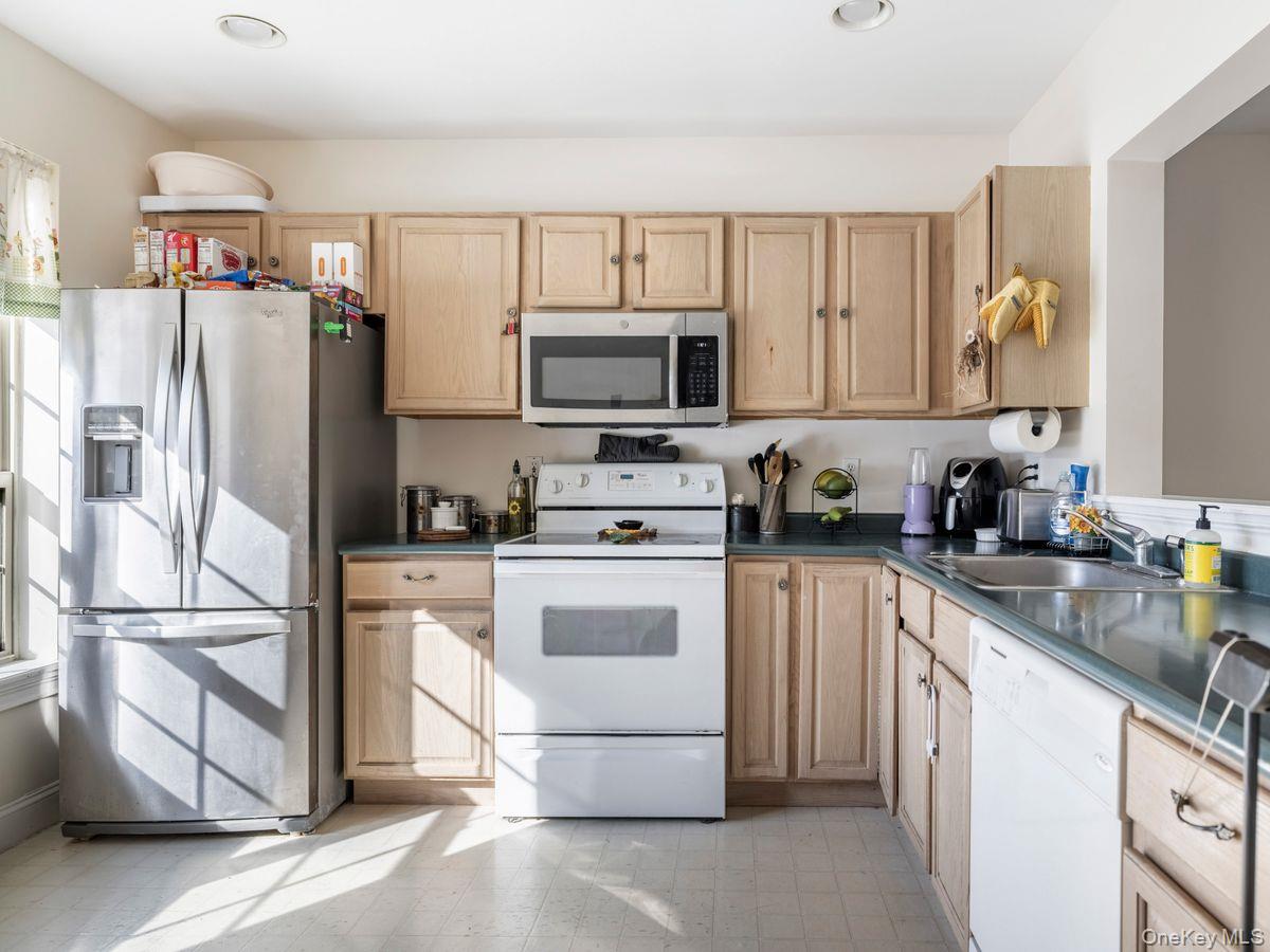 15 Troy Lane, Highland, NY 12528