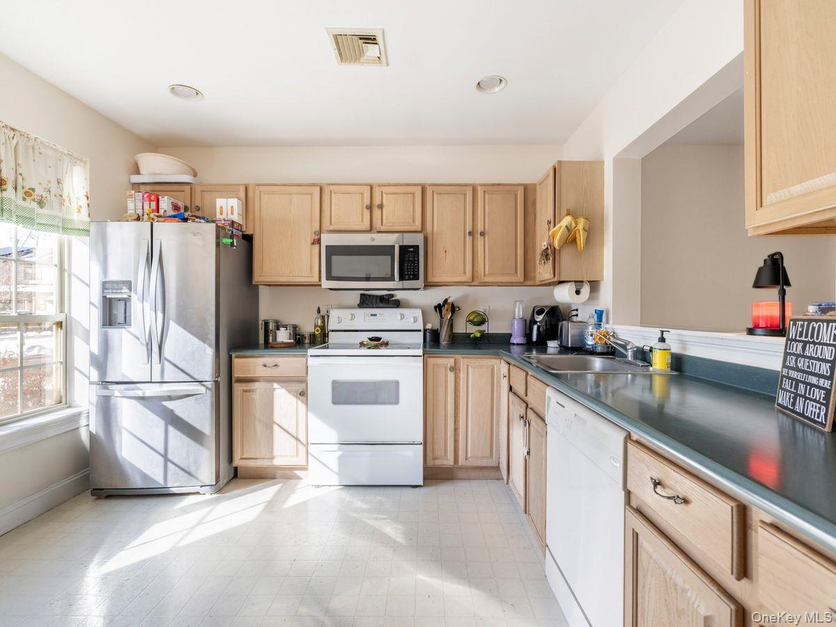 15 Troy Lane, Highland, NY 12528