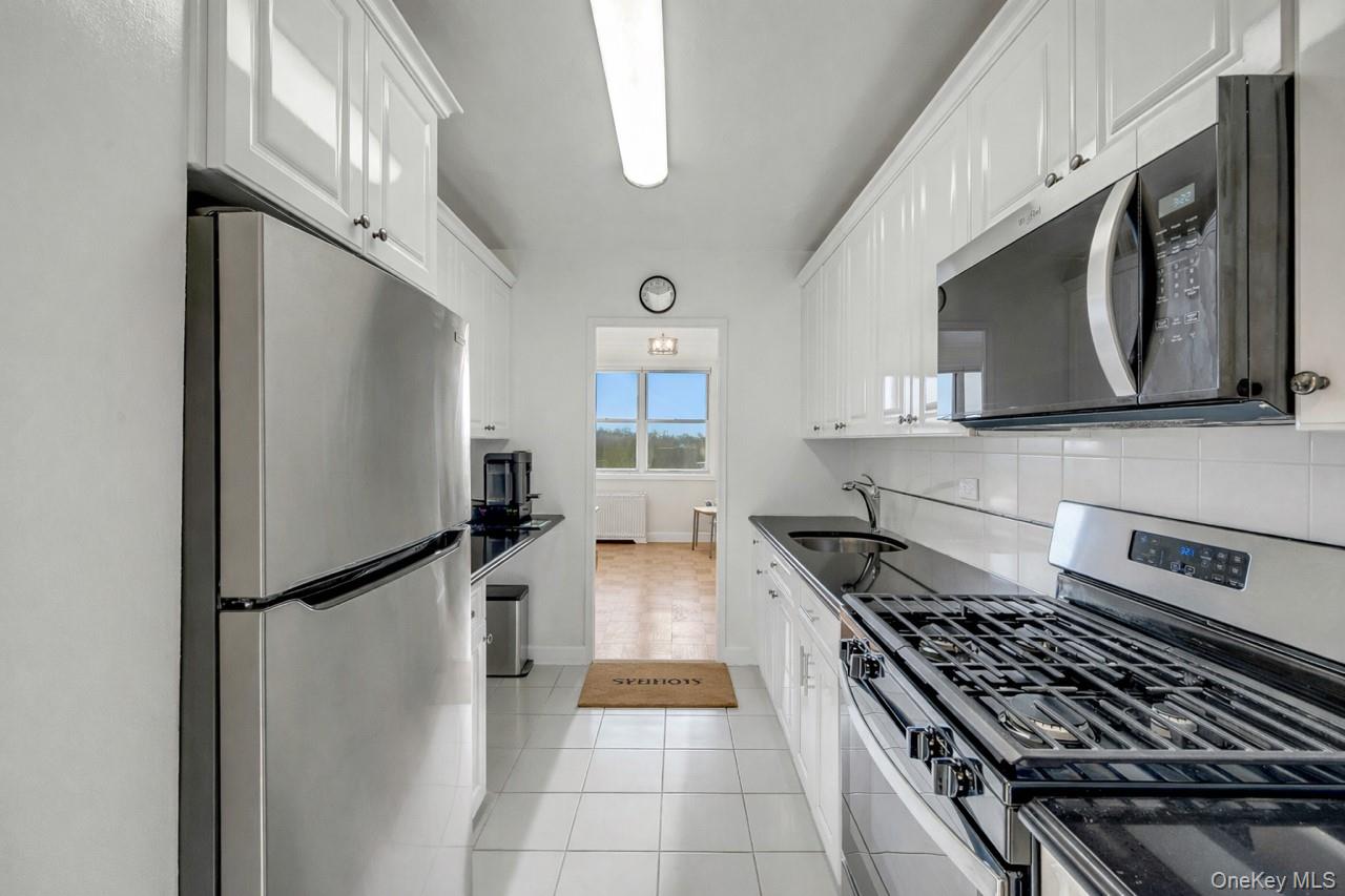 615 Palmer # 1004, Yonkers, NY 10701